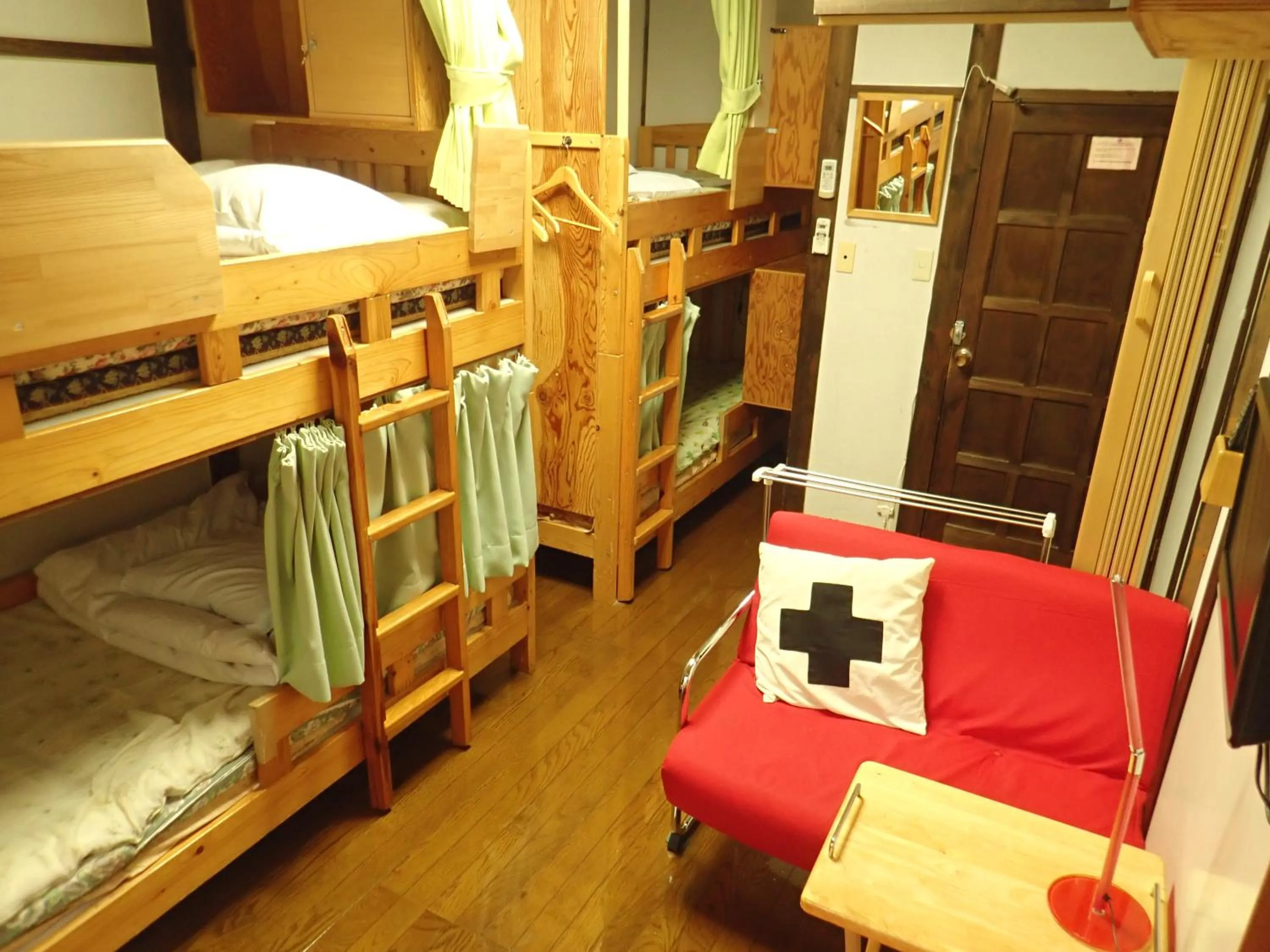 Bunk Bed in Female Dormitory Room   in Yufuin Country Road Youth Hostel