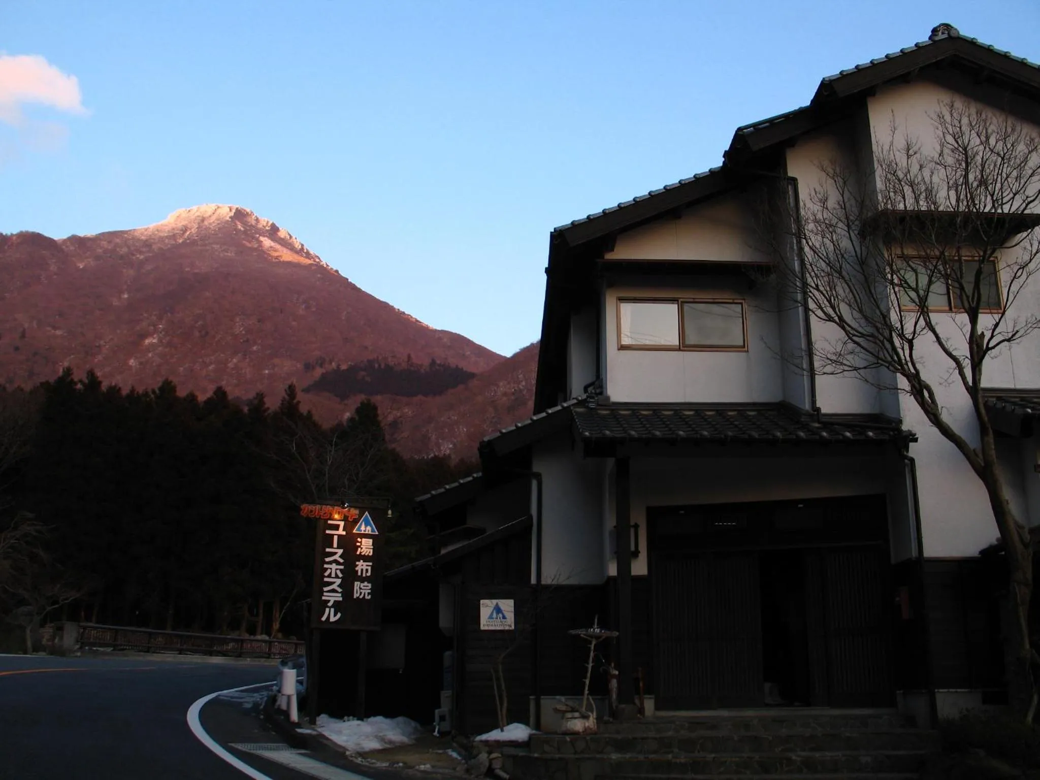 Facade/entrance in Yufuin Country Road Youth Hostel