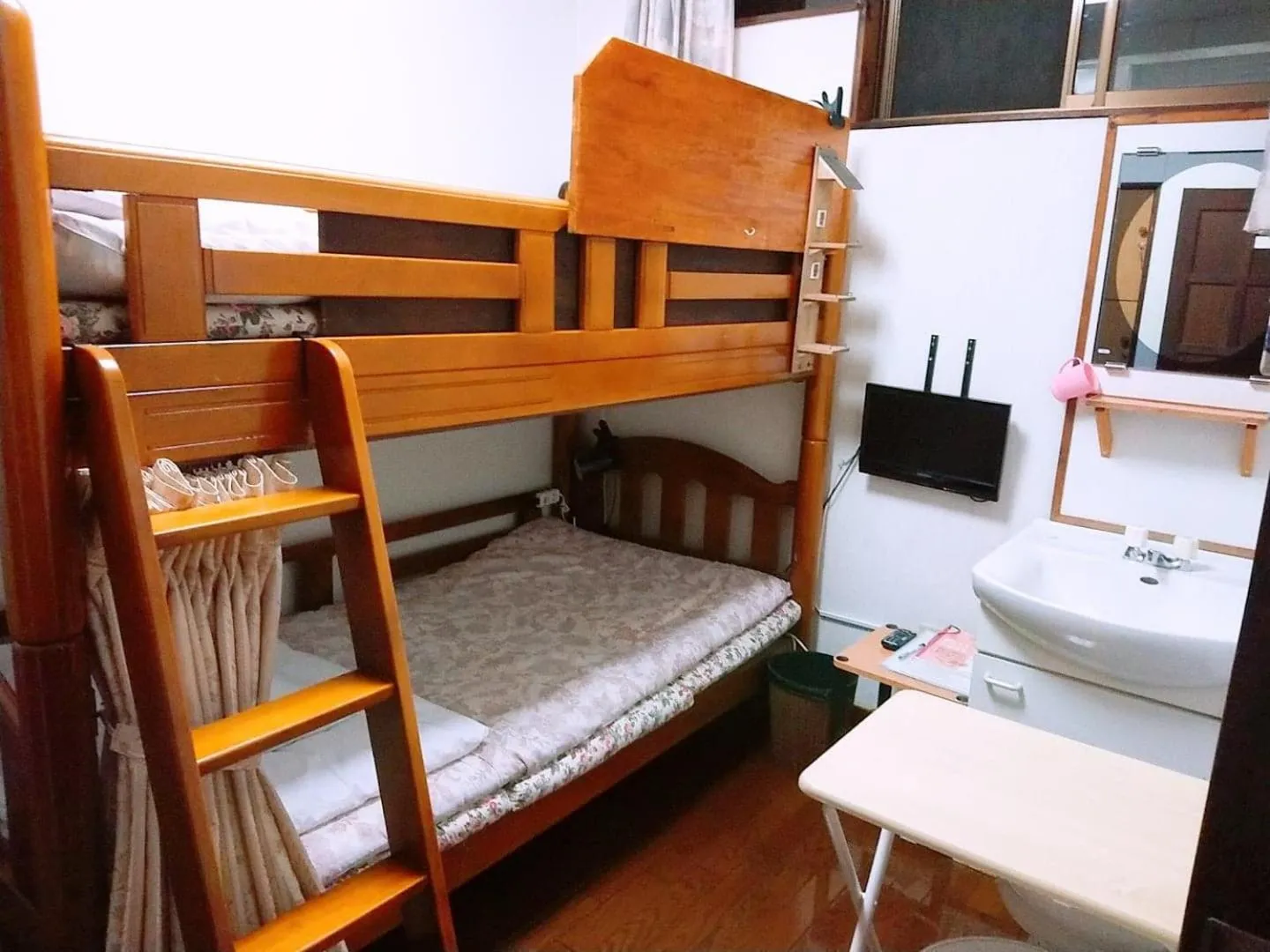 Photo of the whole room, Bed in Yufuin Country Road Youth Hostel
