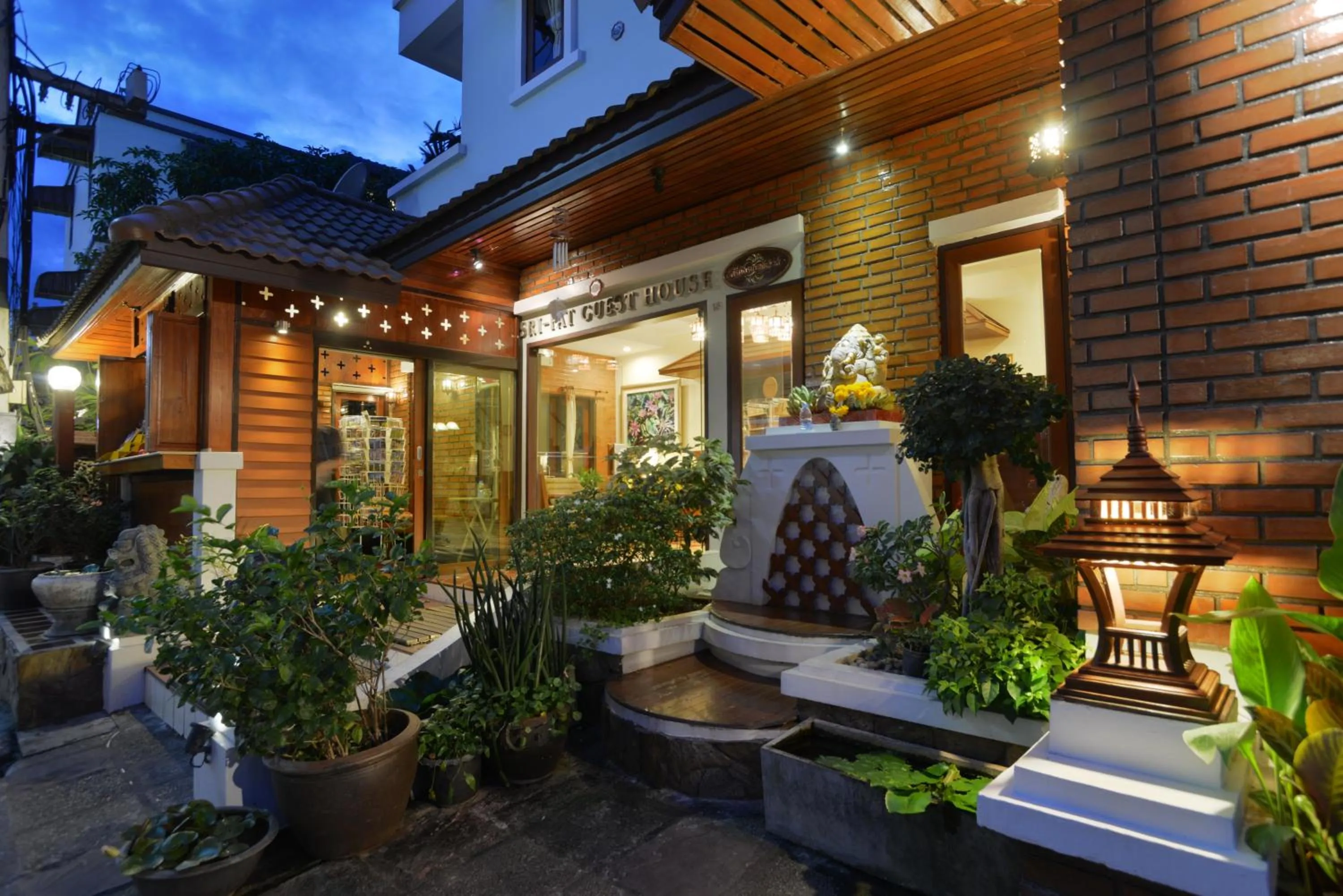 Facade/entrance in Sripat Guesthouse SHA Extra Plus