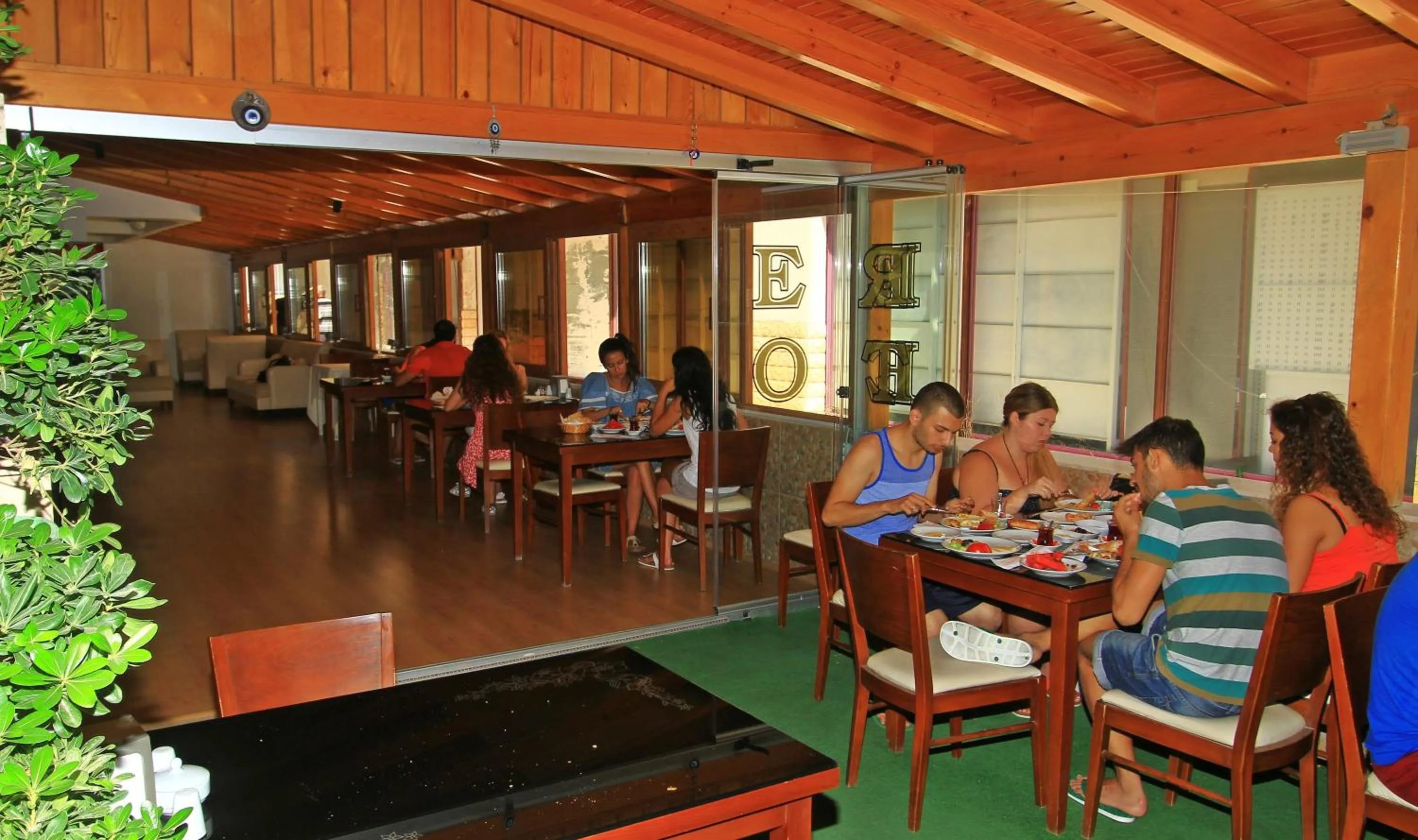 Restaurant/Places to Eat in Koz Eren Otel Çeşme