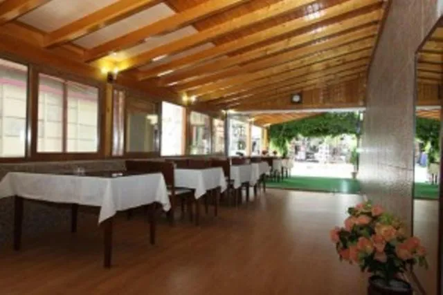 Restaurant/Places to Eat in Koz Eren Otel Çeşme