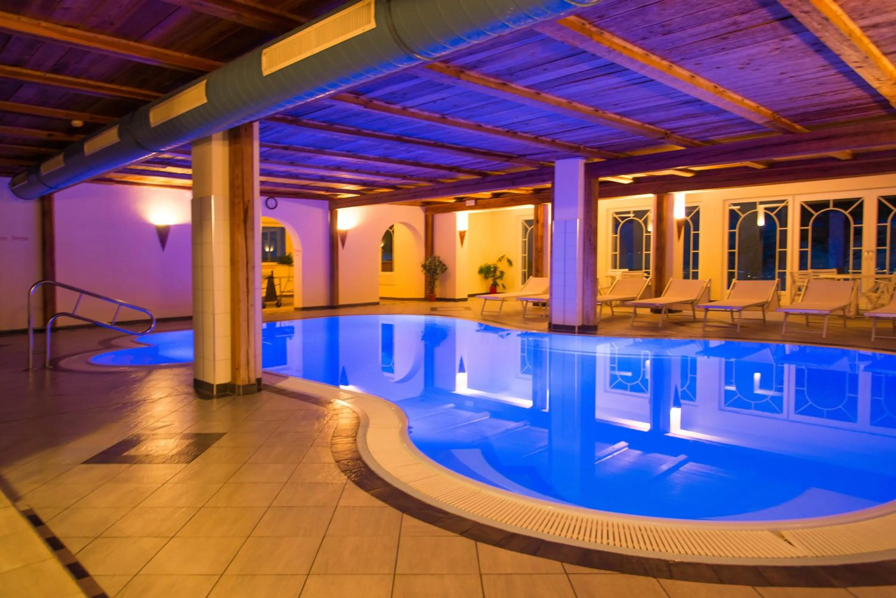 Swimming pool in Appartement- und Wellnesshotel Winkler