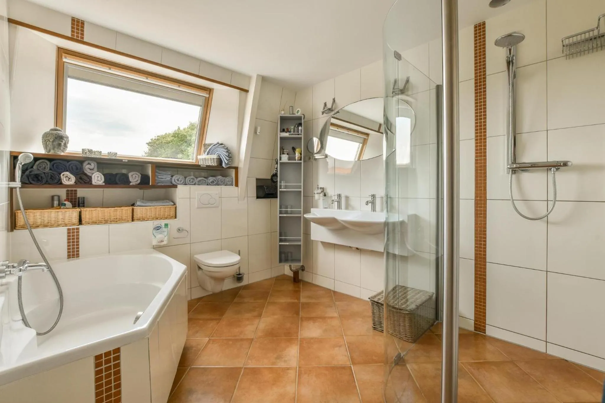 Bathroom in B&B De Duinhoek