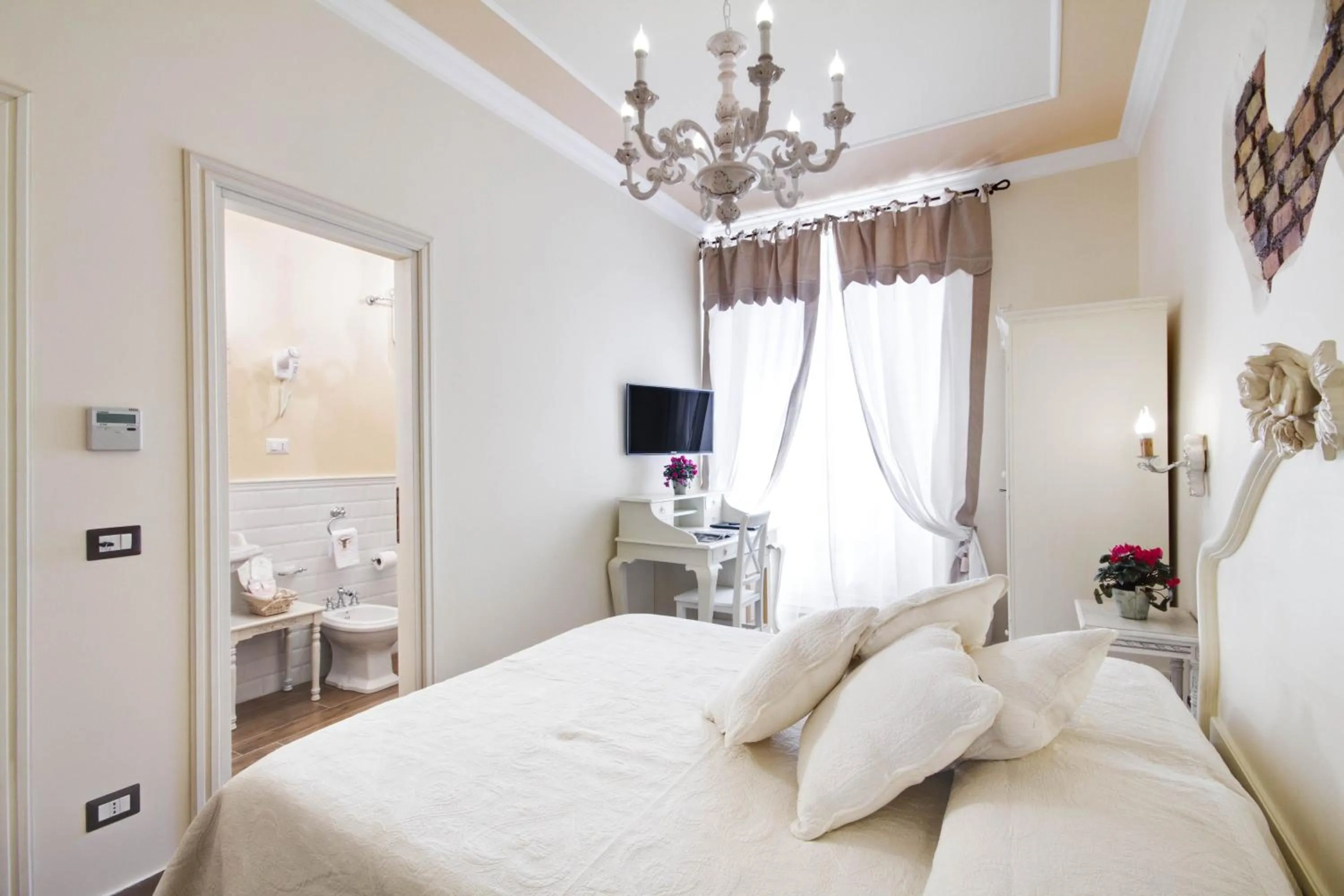 Photo of the whole room, Bed in Lunaria Suites Rome Vaticano