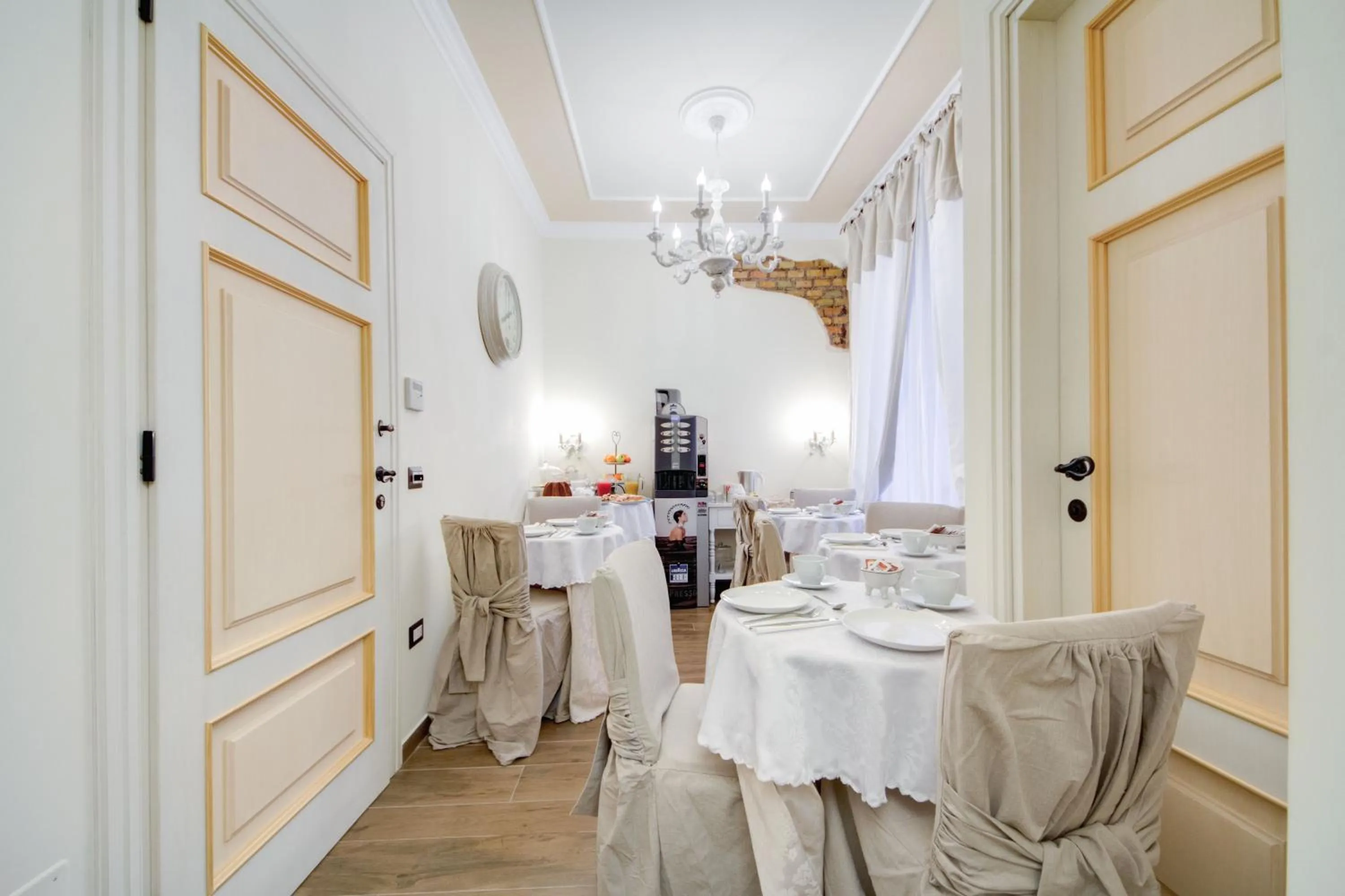 Restaurant/places to eat in Lunaria Suites Rome Vaticano
