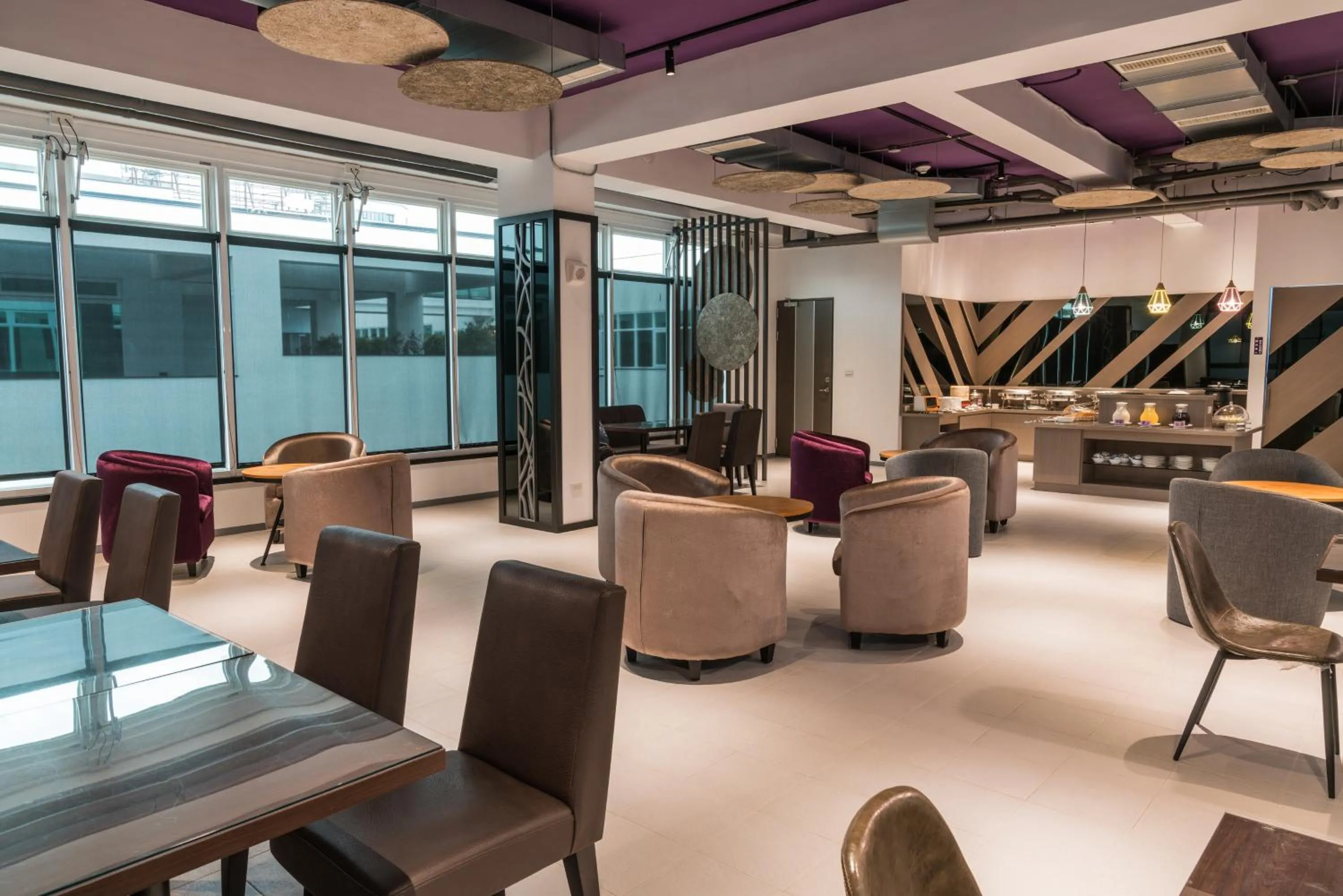 Restaurant/places to eat in High Cloud Motel