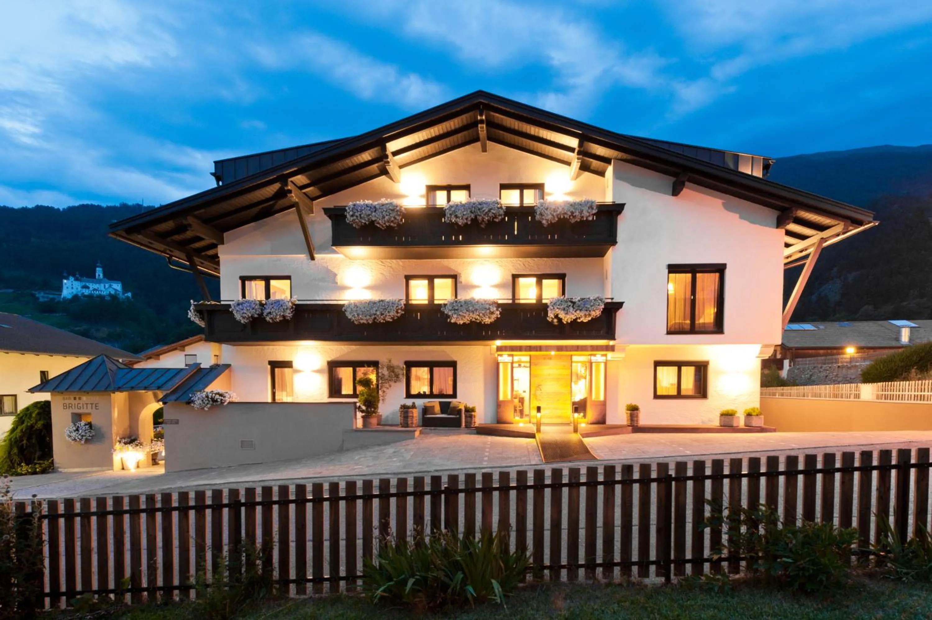 Property building in Burgus - Design Suites & Apartments