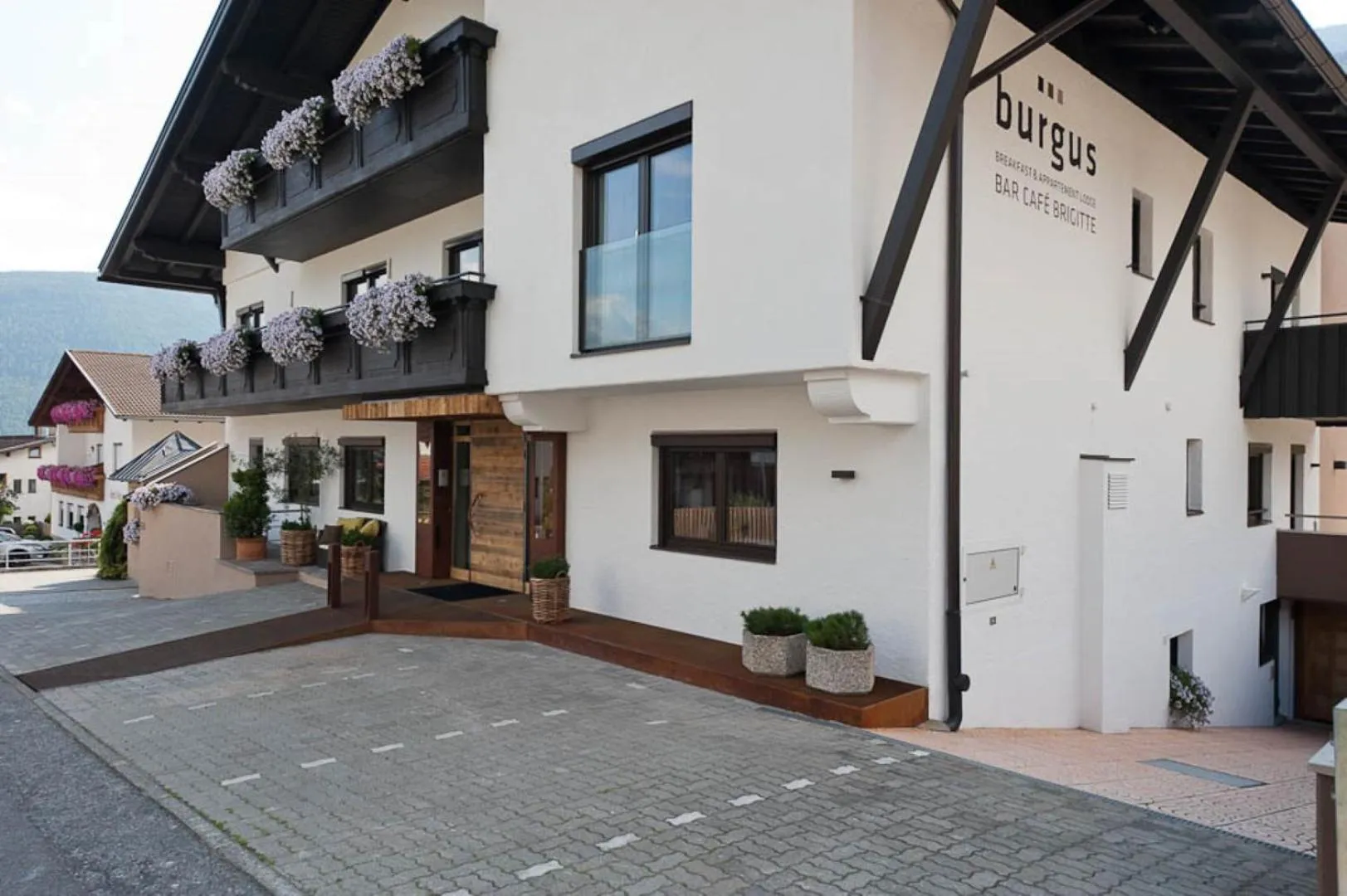 Property building in Burgus - Design Suites & Apartments