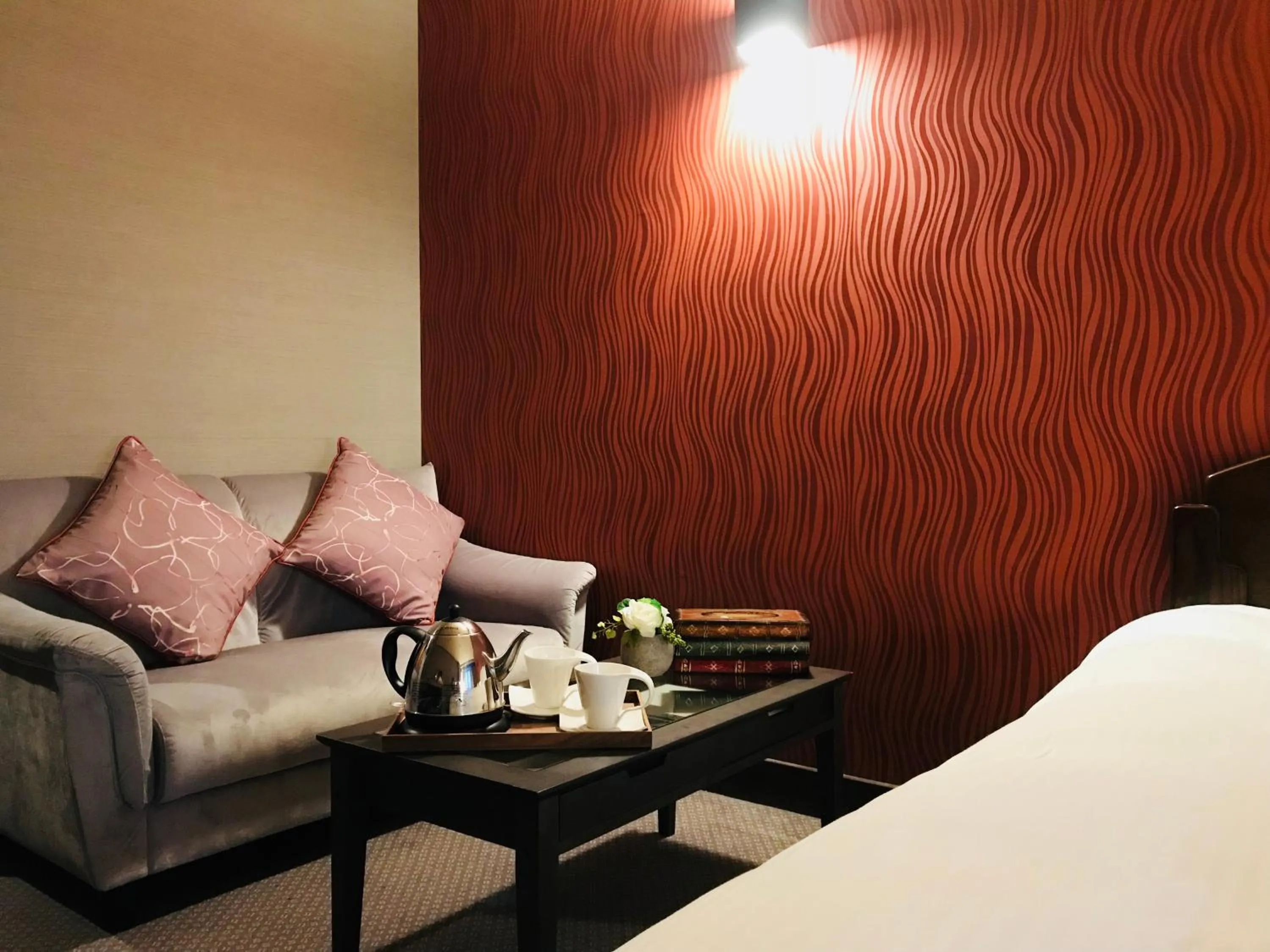 Seating area, Bed in Shakespeare Hotel