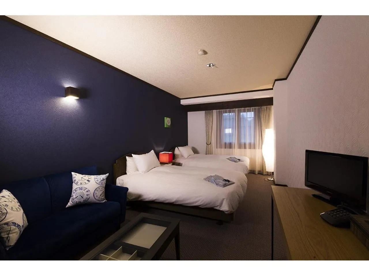 Photo of the whole room, Bed in Shakespeare Hotel