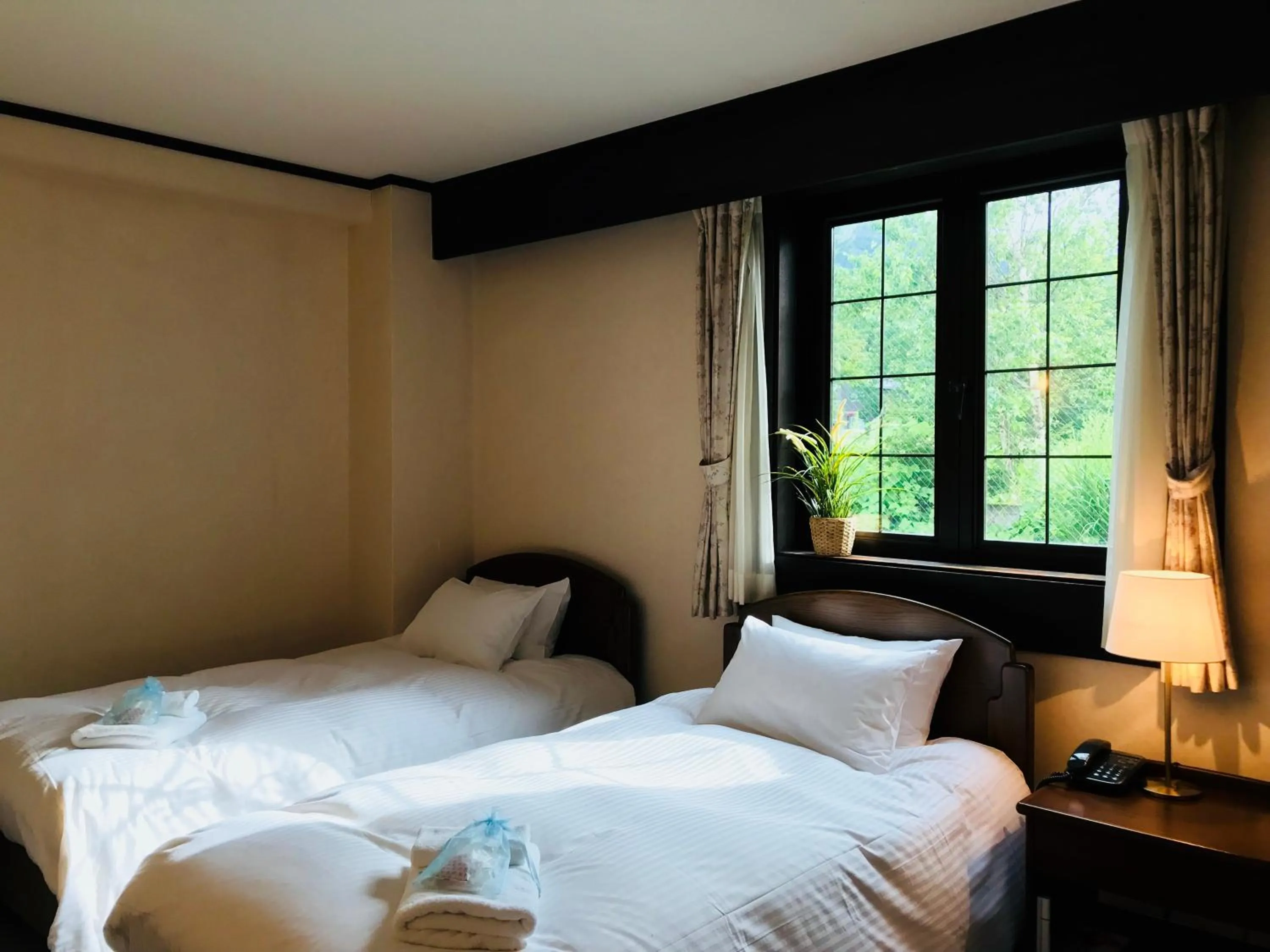 Photo of the whole room, Bed in Shakespeare Hotel