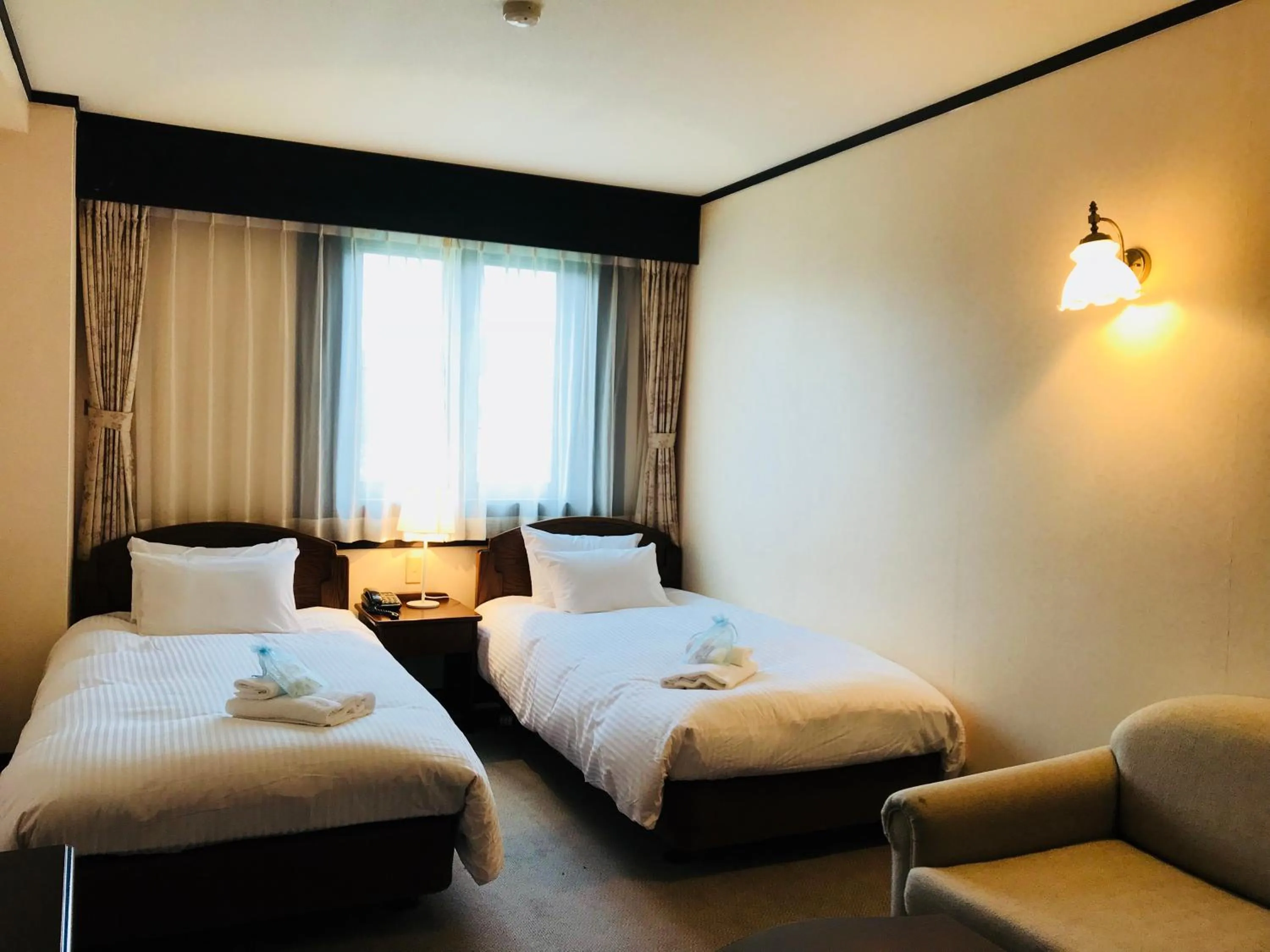 Photo of the whole room, Bed in Shakespeare Hotel