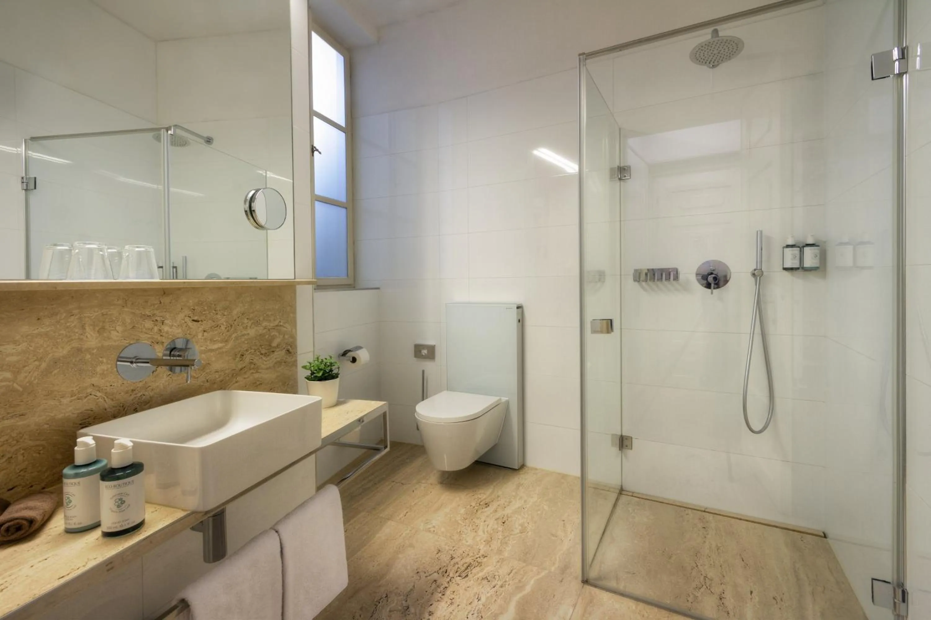 Shower in Golden Star