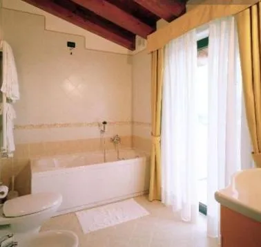 Hot Tub, Bed in Hotel Ristorante Pedrocchi
