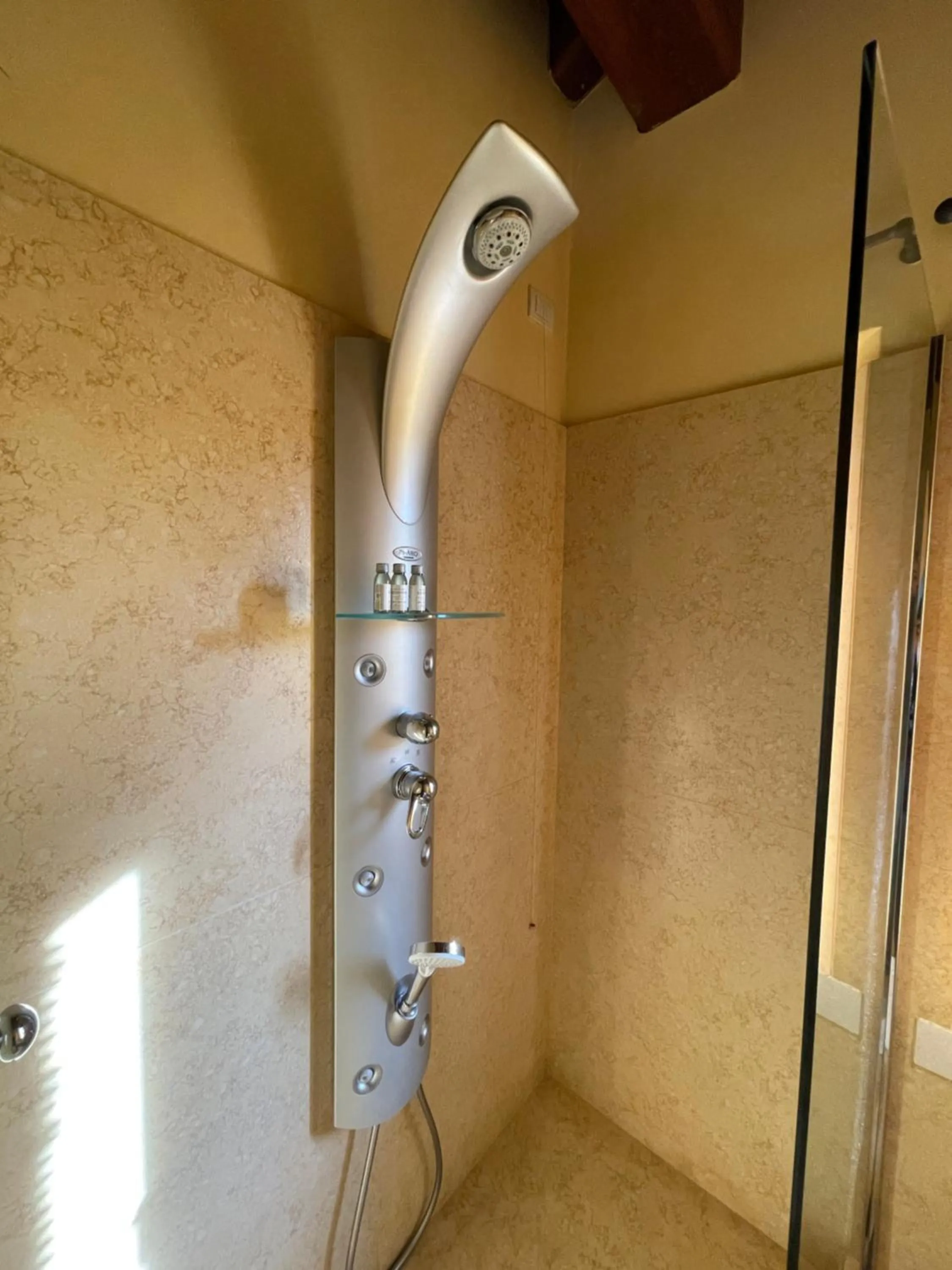 Shower in B&B Casa Camilla