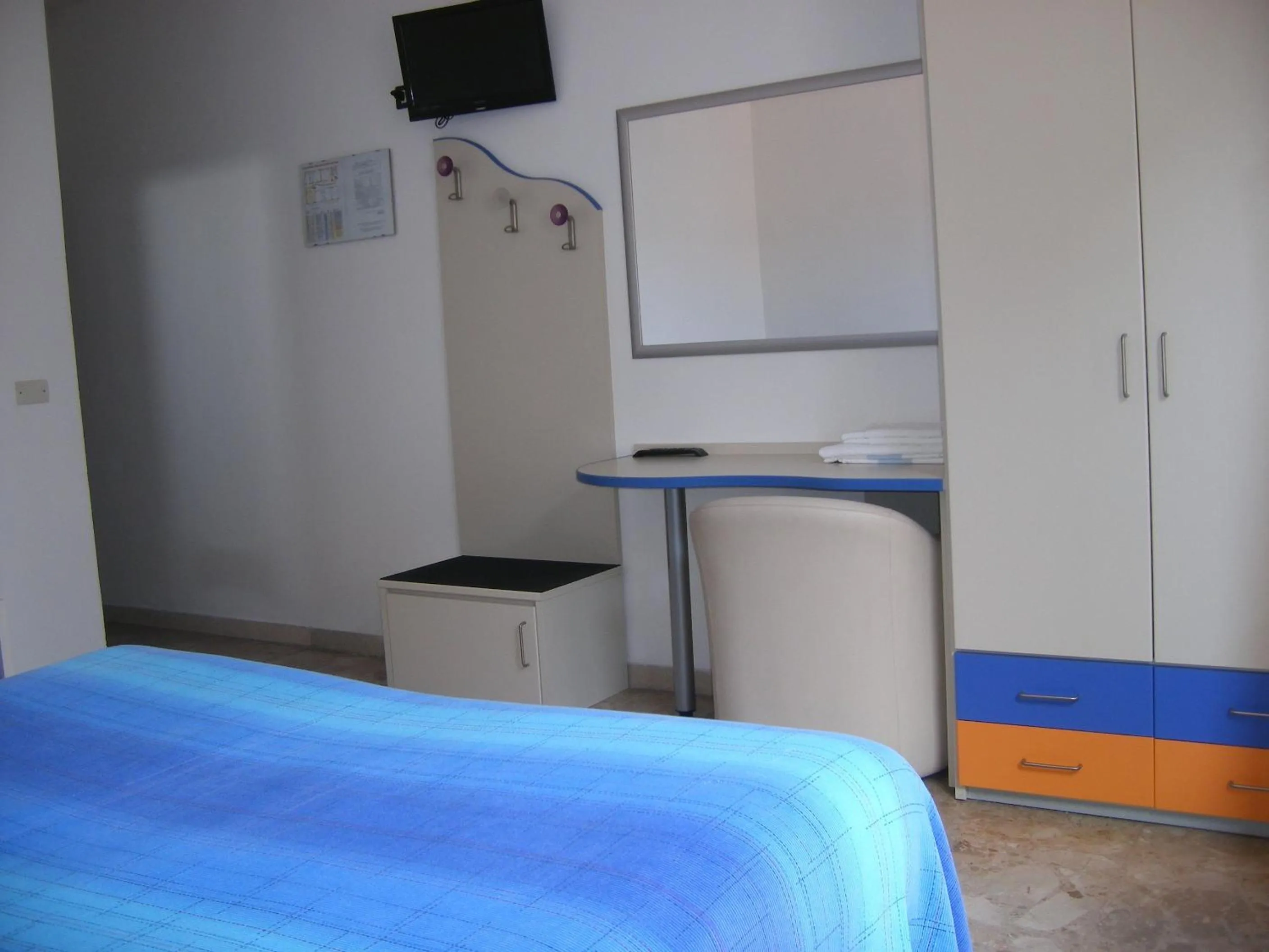 Kitchen or kitchenette, Bed in Hotel Belvedere