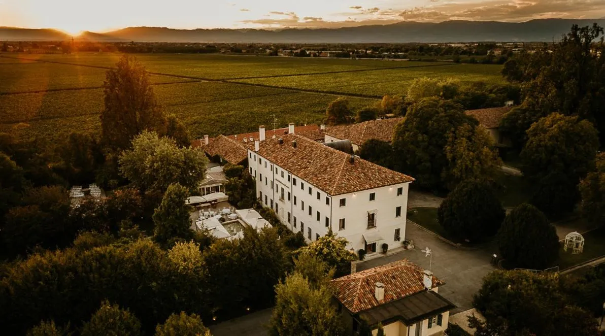 Property building in Villa Foscarini Cornaro