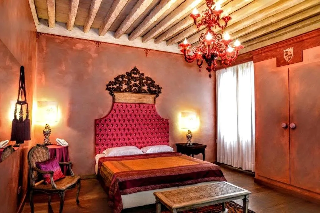 Bed in Villa Foscarini Cornaro