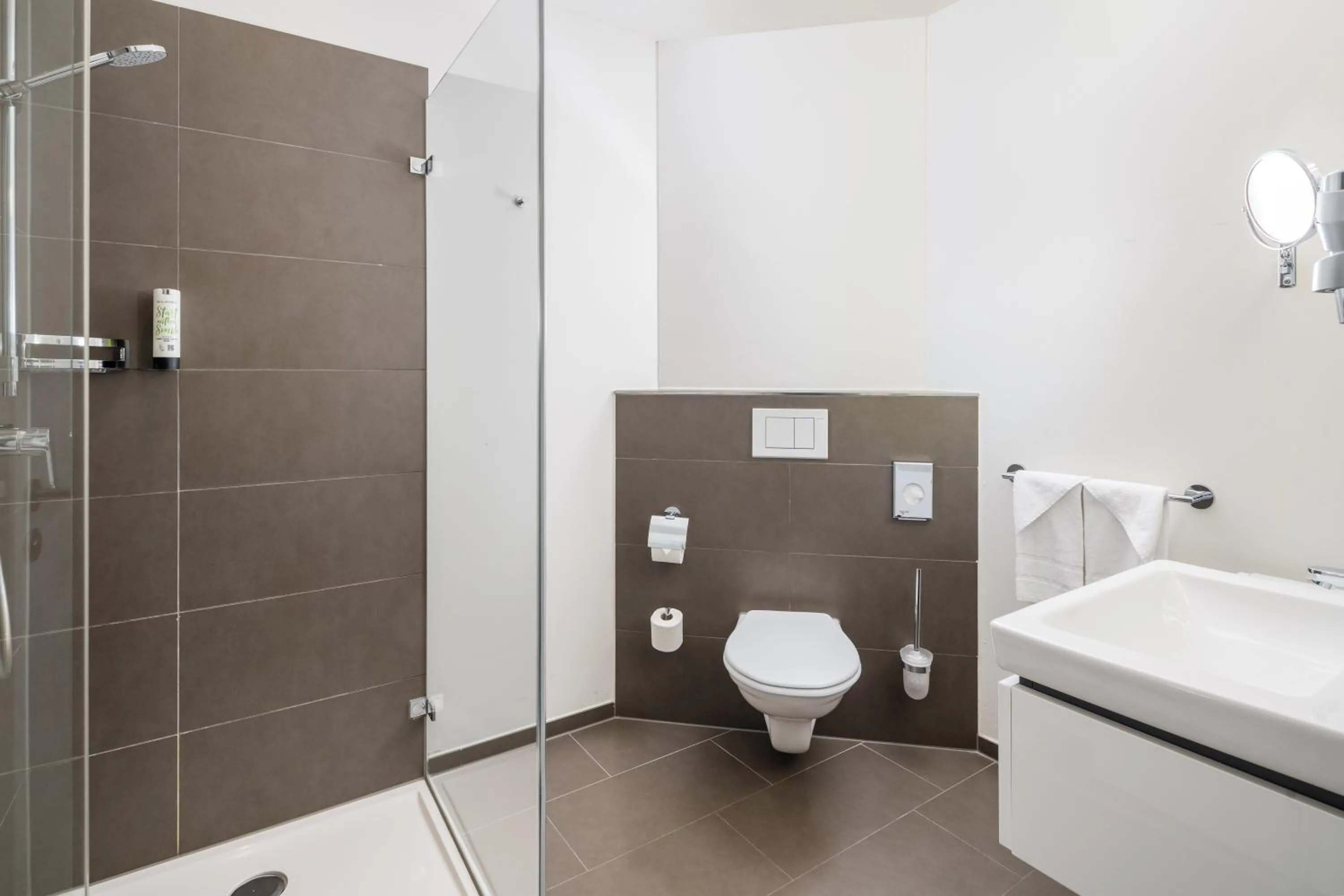 Shower in Hotel Swiss Star