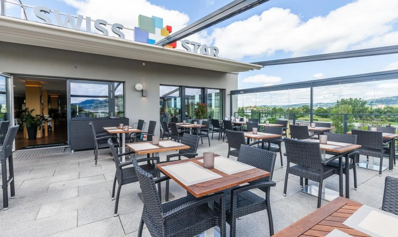 Restaurant/places to eat in Hotel Swiss Star