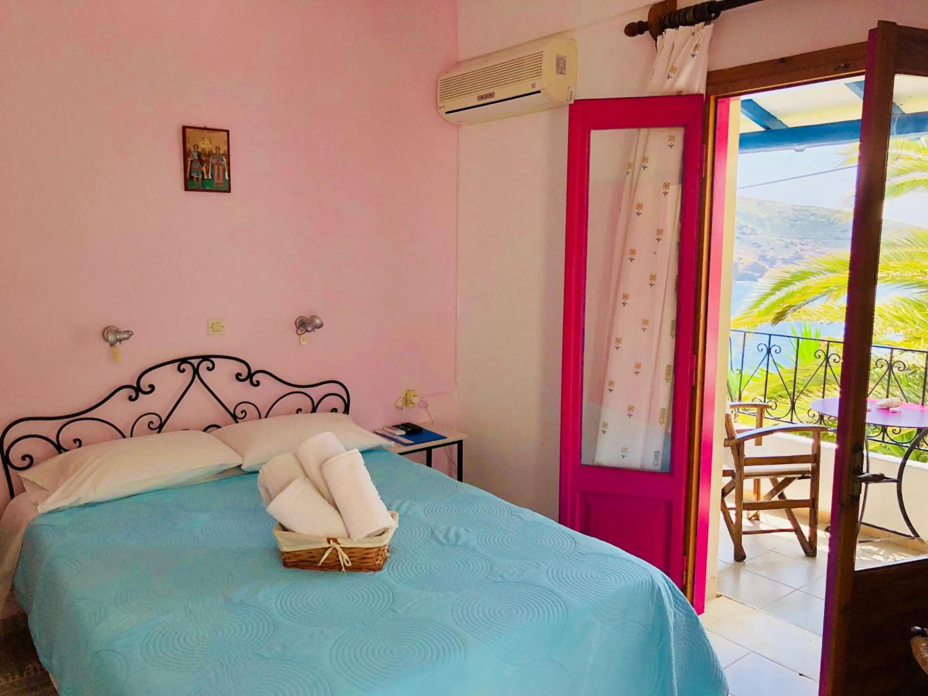 Photo of the whole room, Bed in Patras Apartments