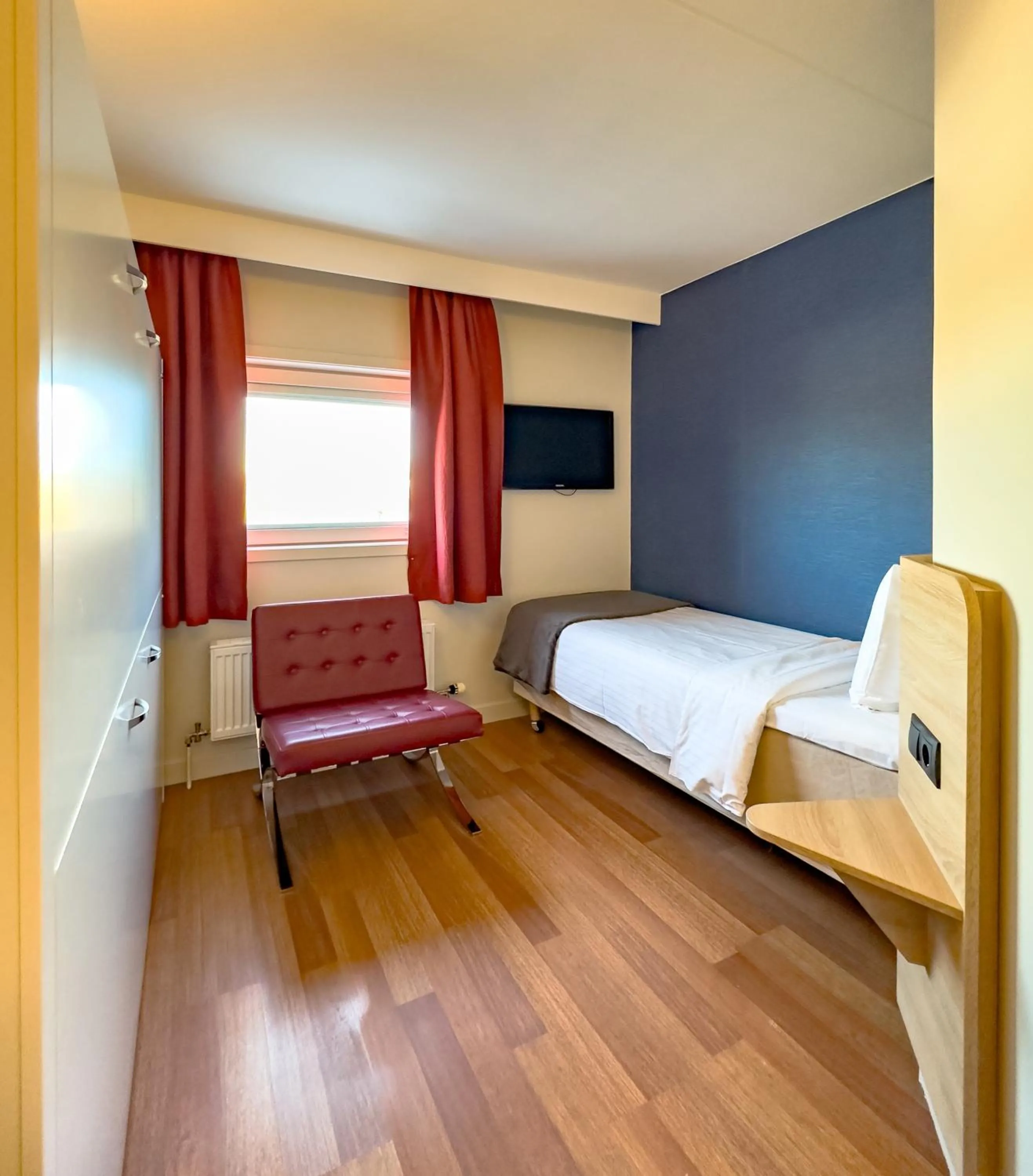 Property building, Bed in Good Morning Lund