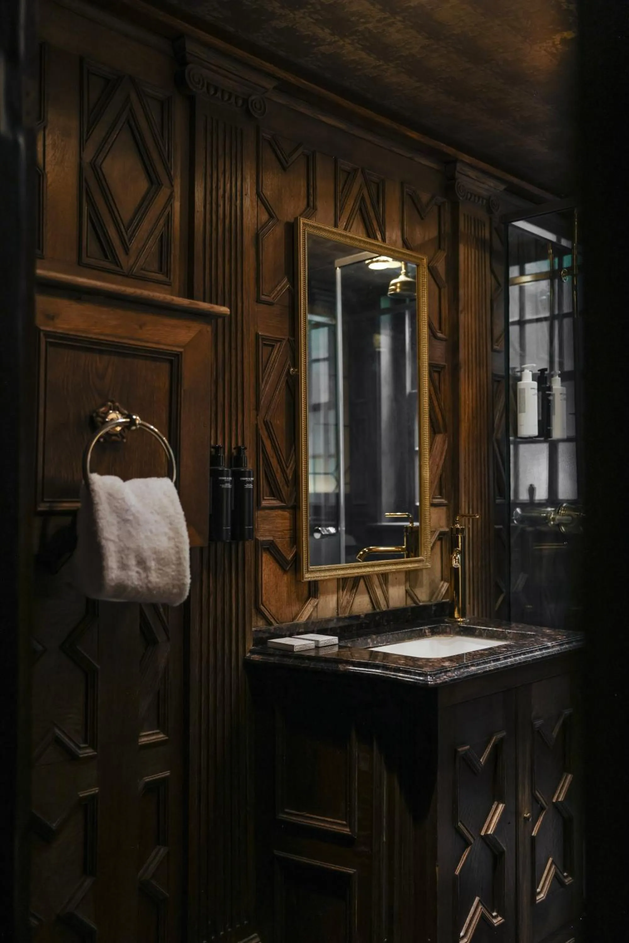 Bathroom in Crazy Bear Beaconsfield