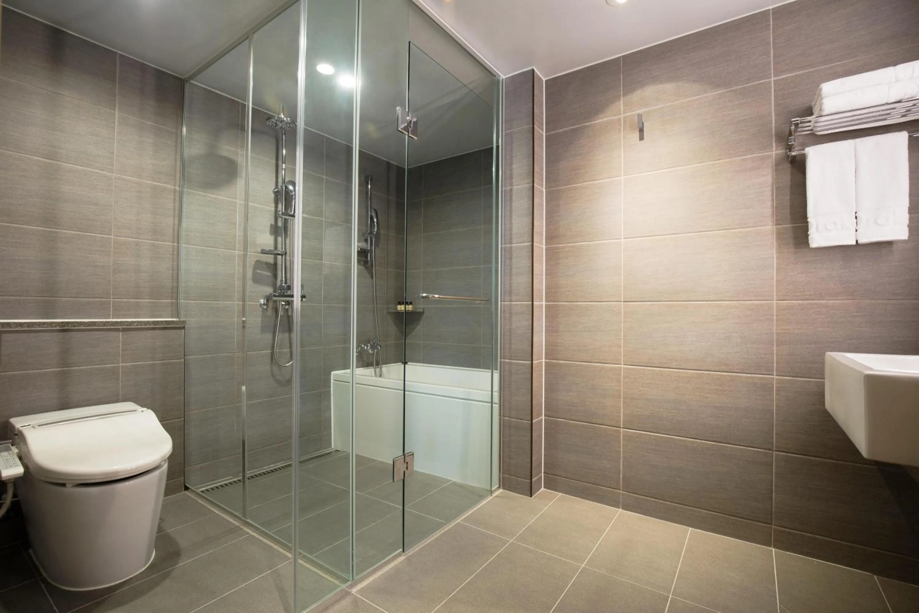 Bathroom in Orakai Cheonggyesan Hotel, BW Premier Collection