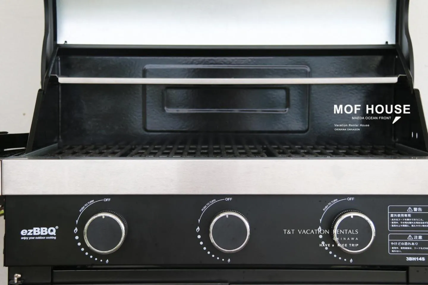 Living room in T&T MOF-Maeda Ocean Front House-