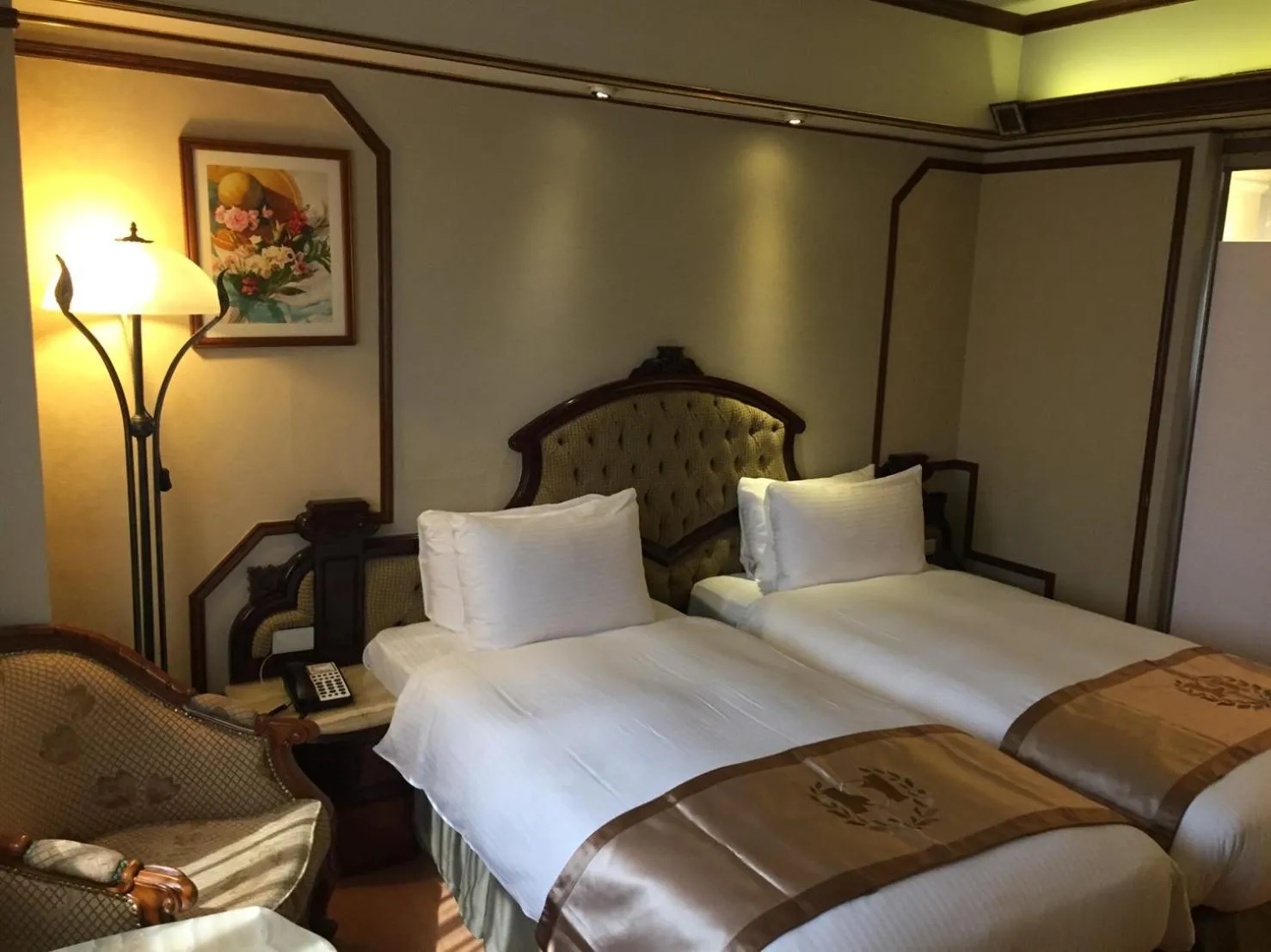 Photo of the whole room, Bed in Charming City Songshan Hotel