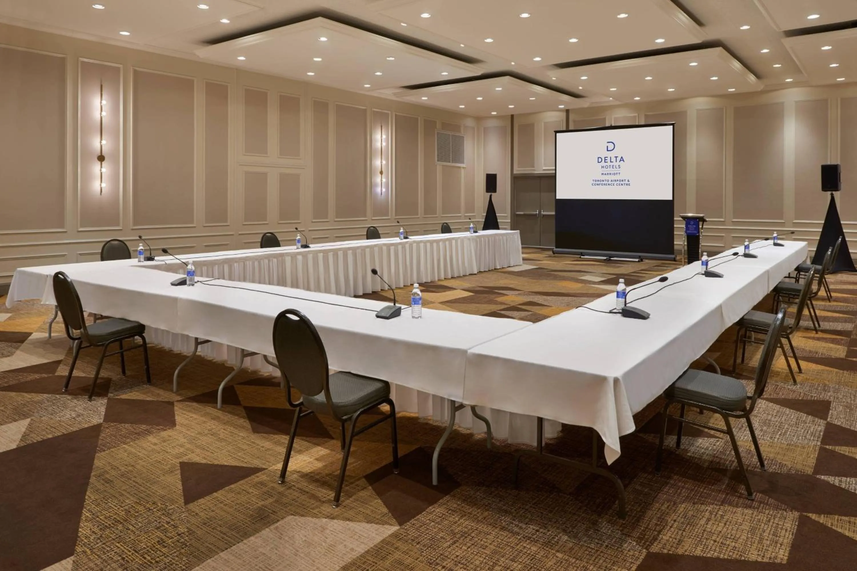 Meeting/conference room in Delta Hotels by Marriott Toronto Airport & Conference Centre