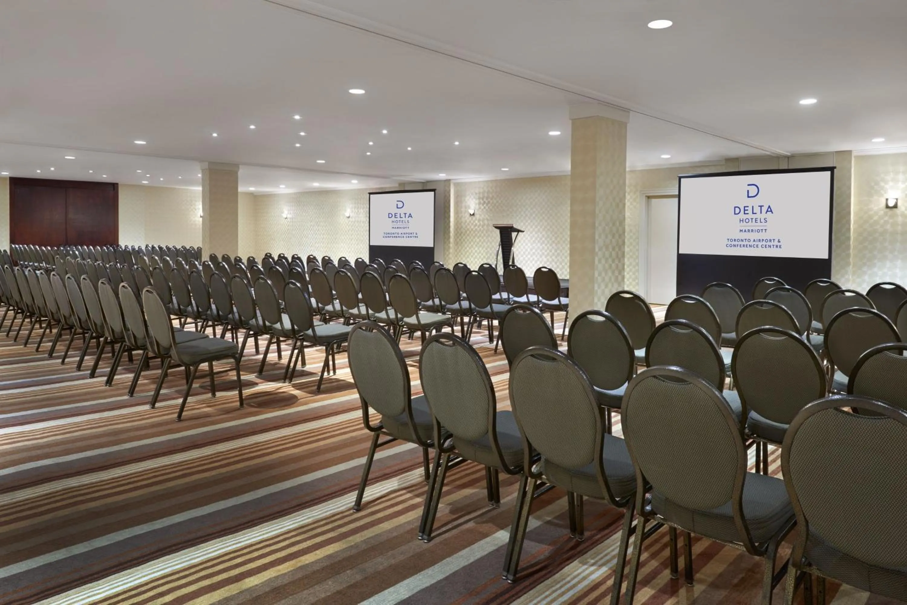 Meeting/conference room in Delta Hotels by Marriott Toronto Airport & Conference Centre
