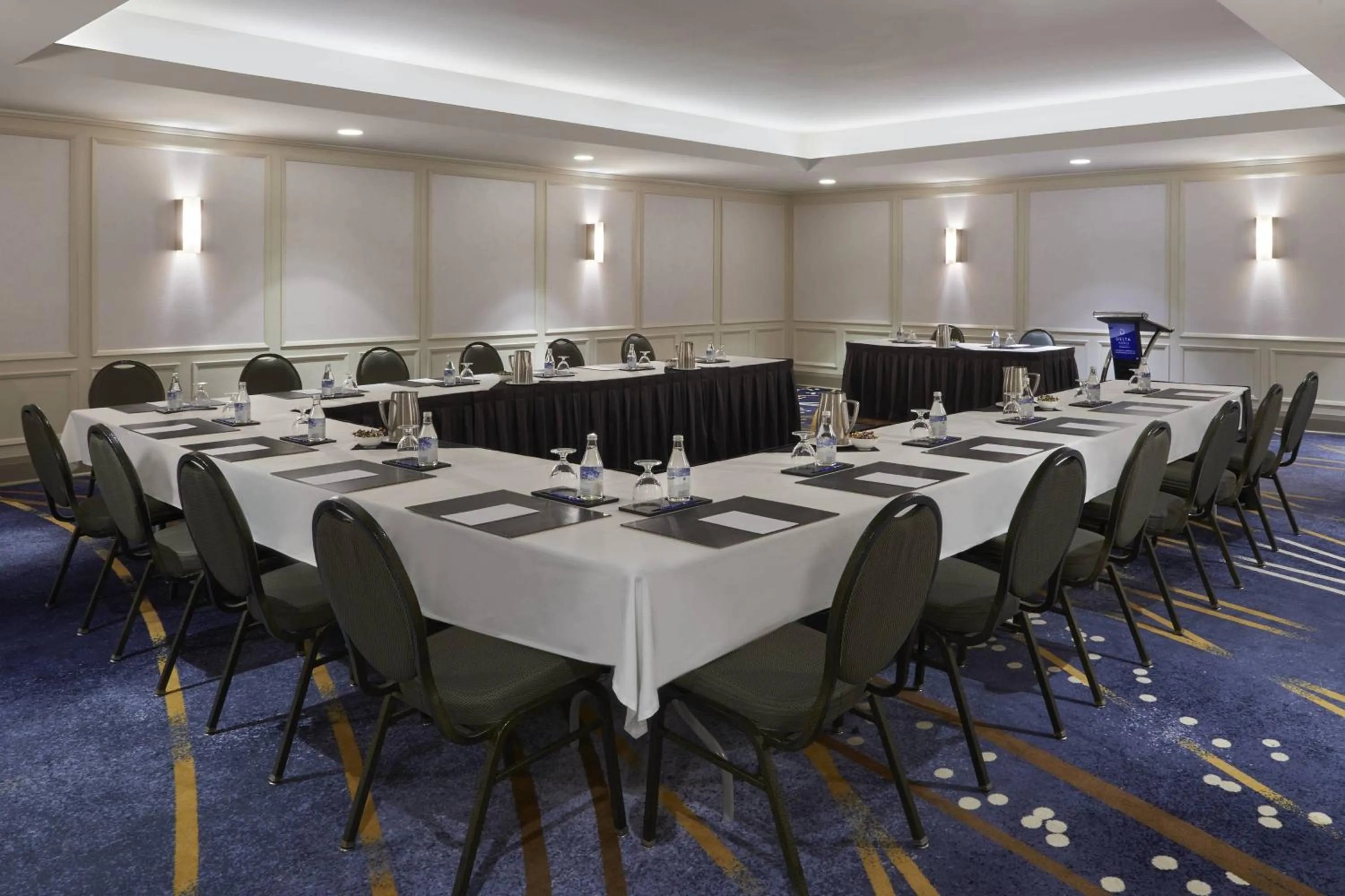 Meeting/conference room in Delta Hotels by Marriott Toronto Airport & Conference Centre