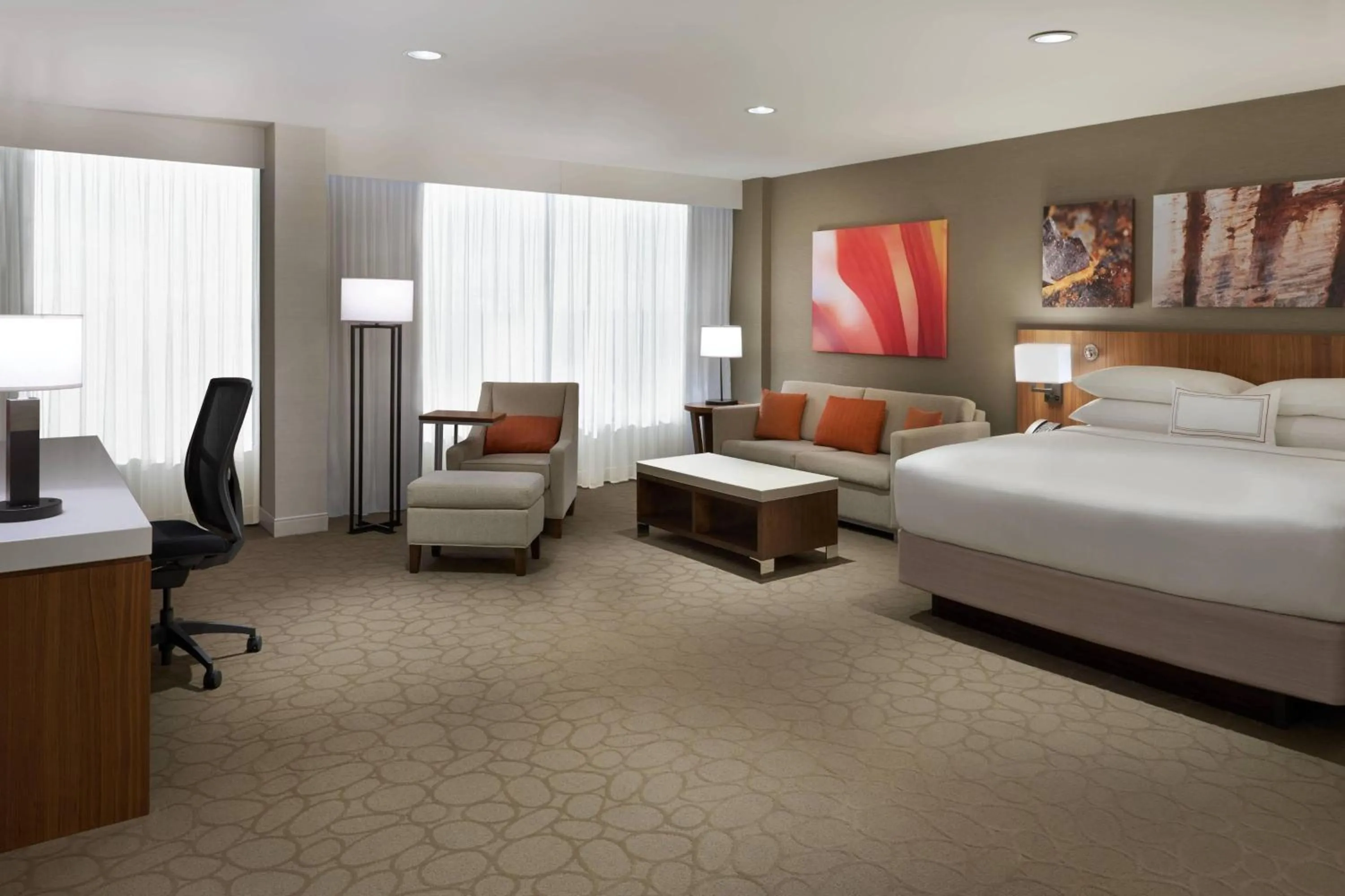 Photo of the whole room, Bed in Delta Hotels by Marriott Toronto Airport & Conference Centre