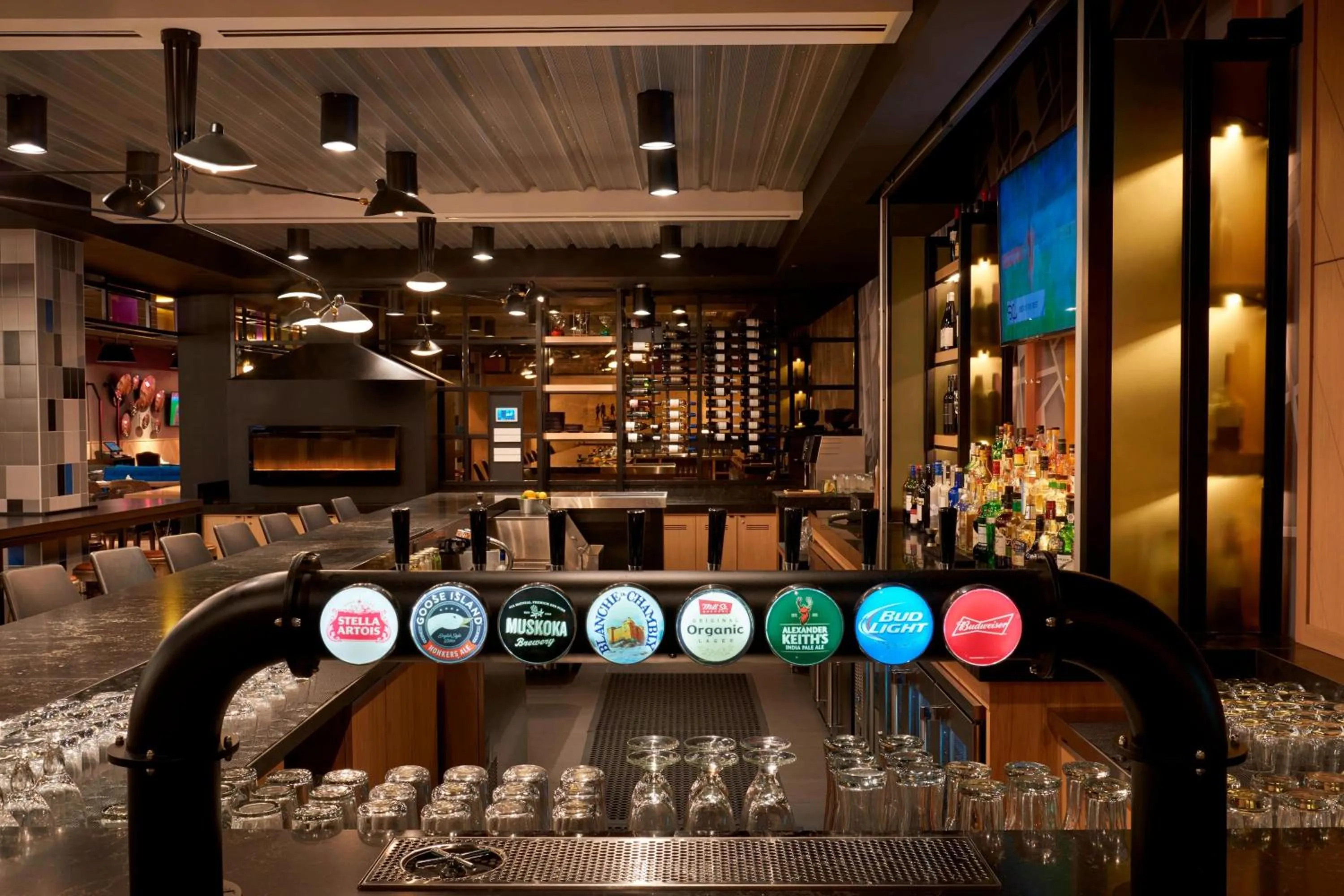 Lounge or bar in Delta Hotels by Marriott Toronto Airport & Conference Centre