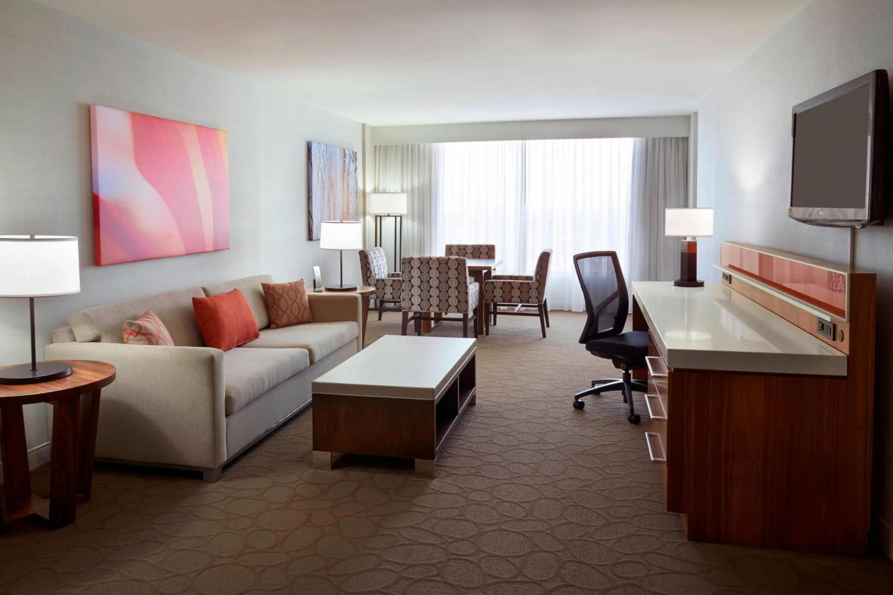 Living room in Delta Hotels by Marriott Toronto Airport & Conference Centre