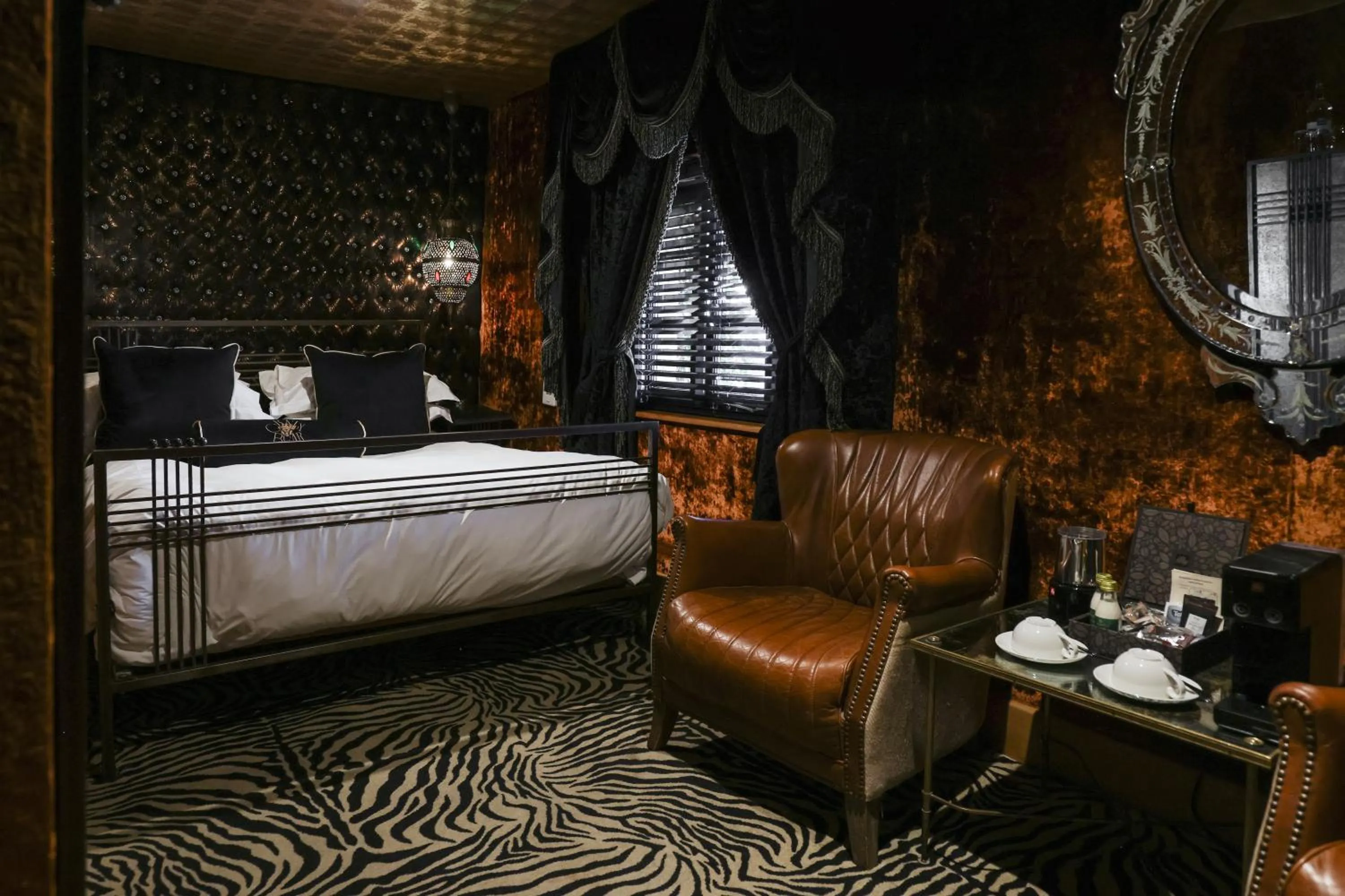 Bed in Crazy Bear Stadhampton