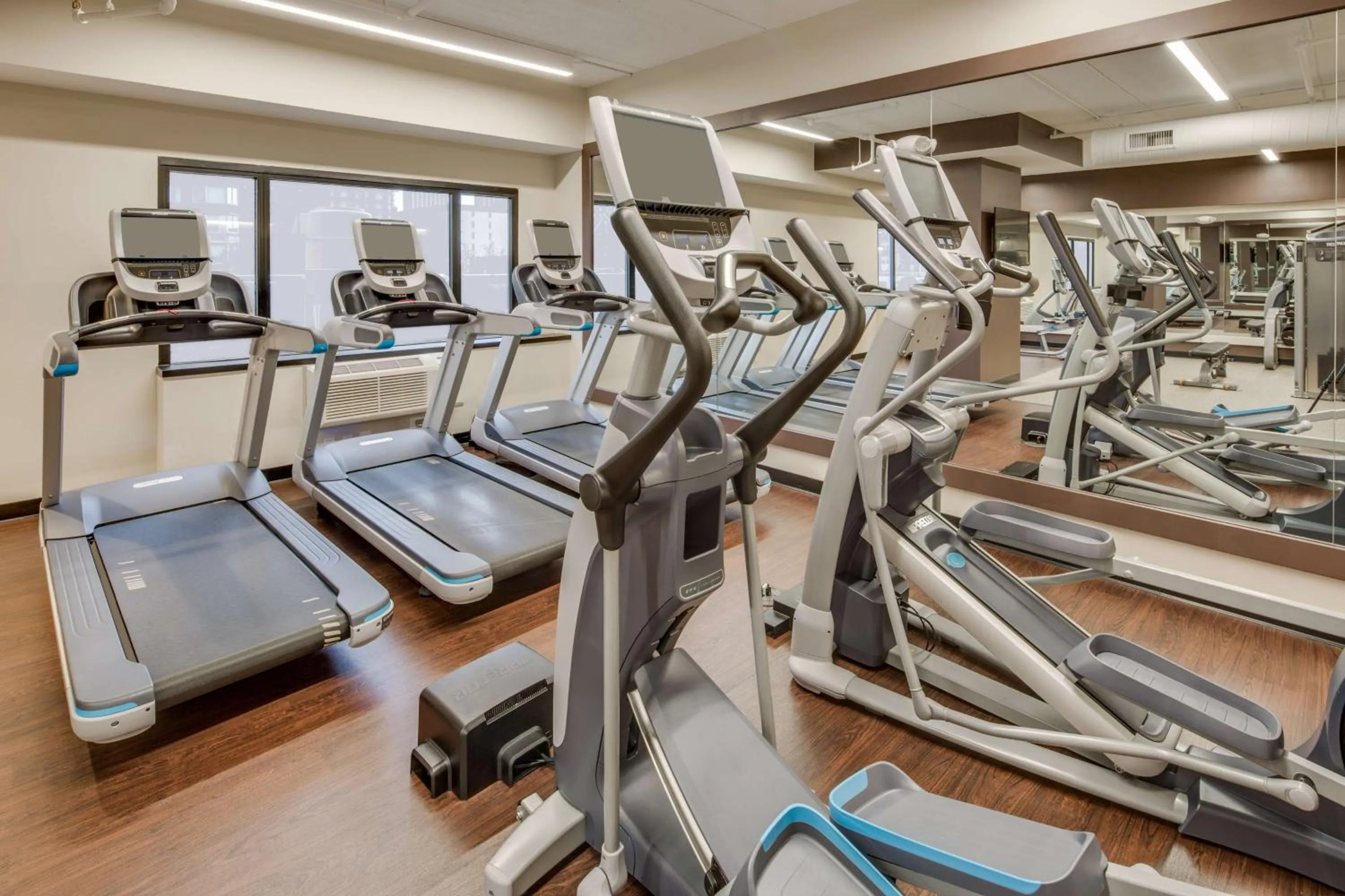 Fitness centre/facilities in DoubleTree by Hilton Hotel & Suites Jersey City