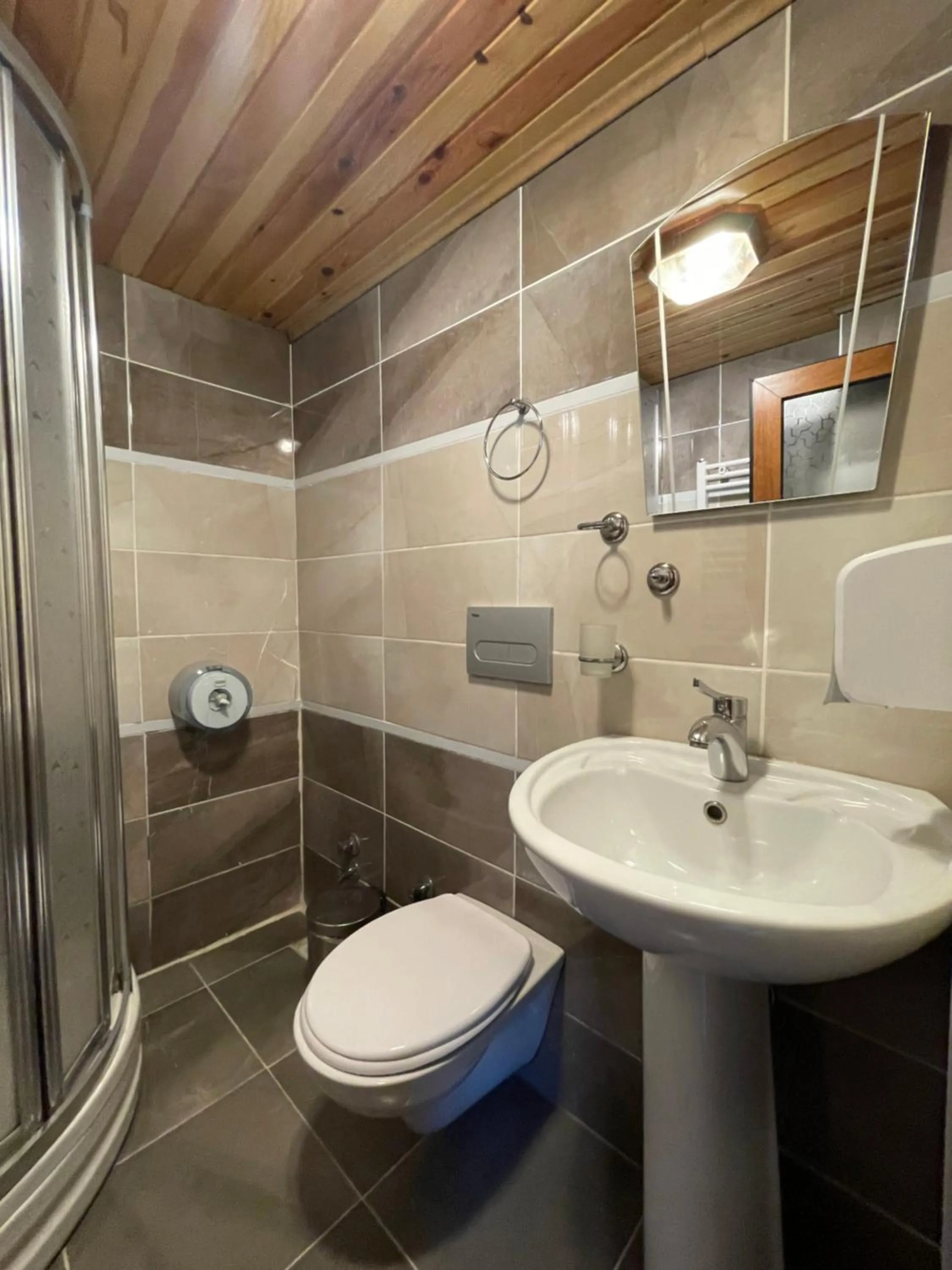 Bathroom in Ozkan Otel