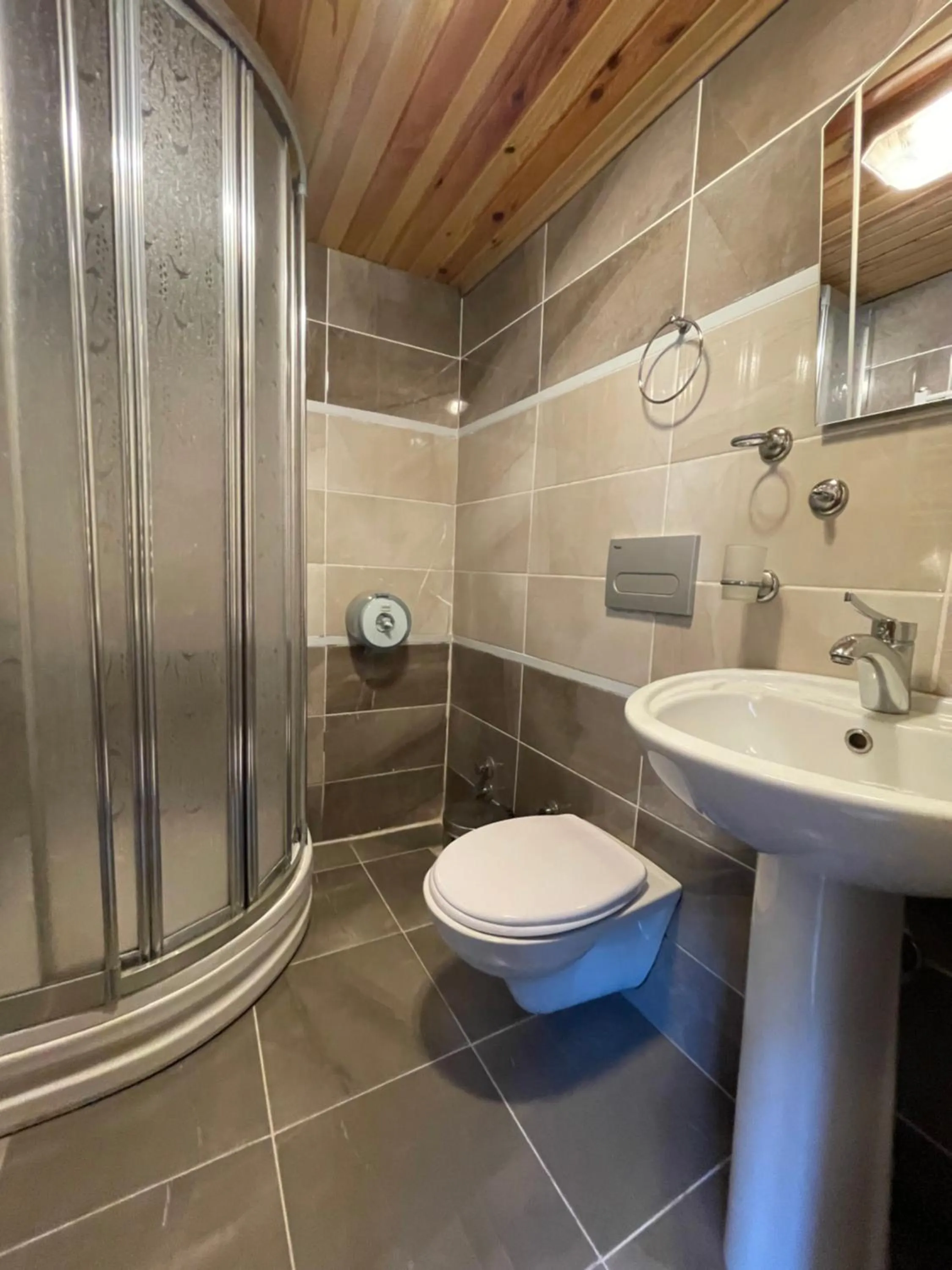 Bathroom in Ozkan Otel