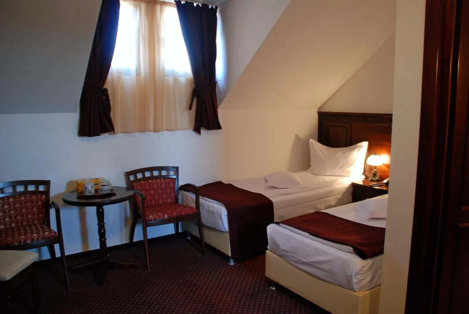 Day, Bed in Hanul Domnesc