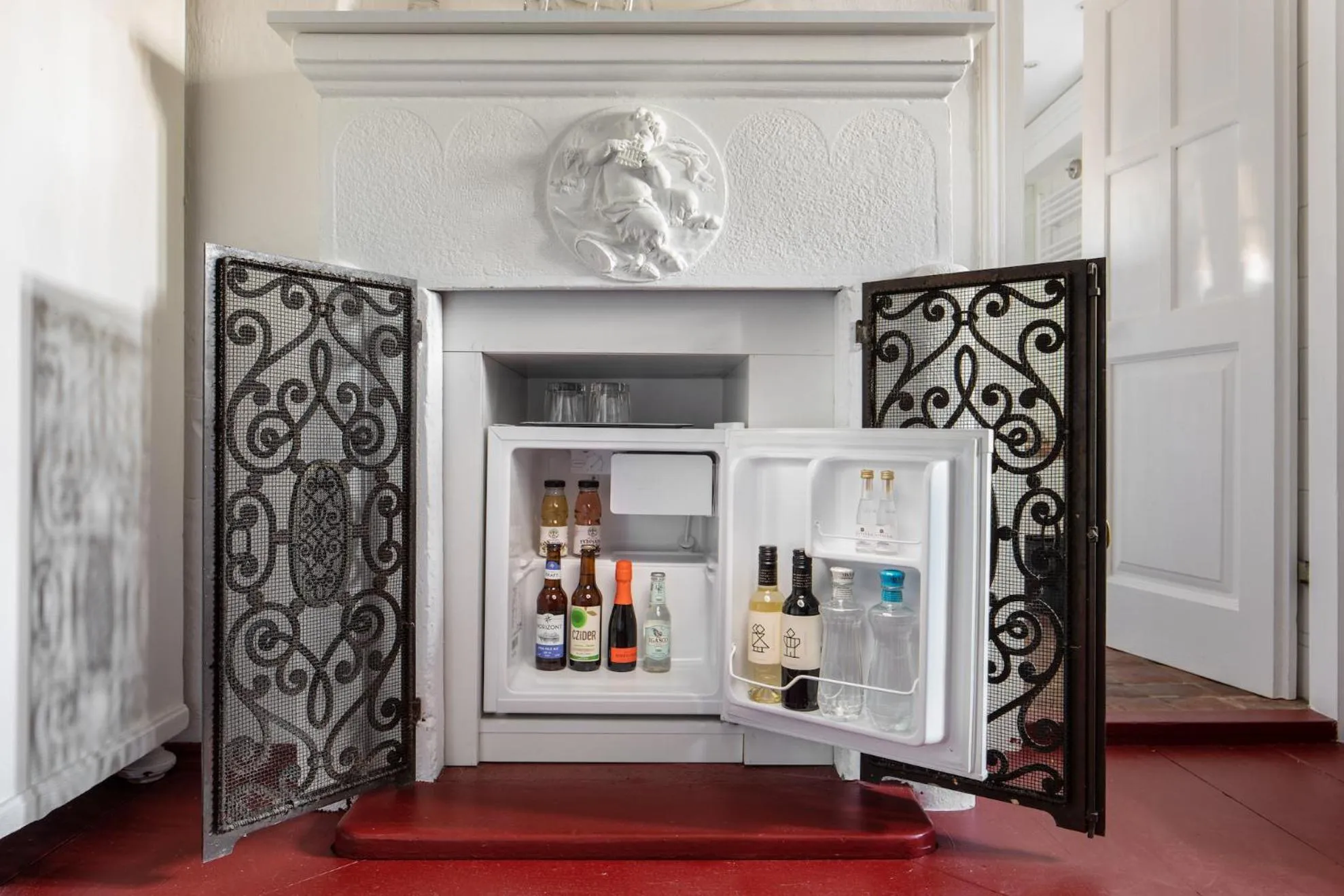 Alcoholic drinks in HOMOKI LODGE Bed & Beyond Glamping Adult Only