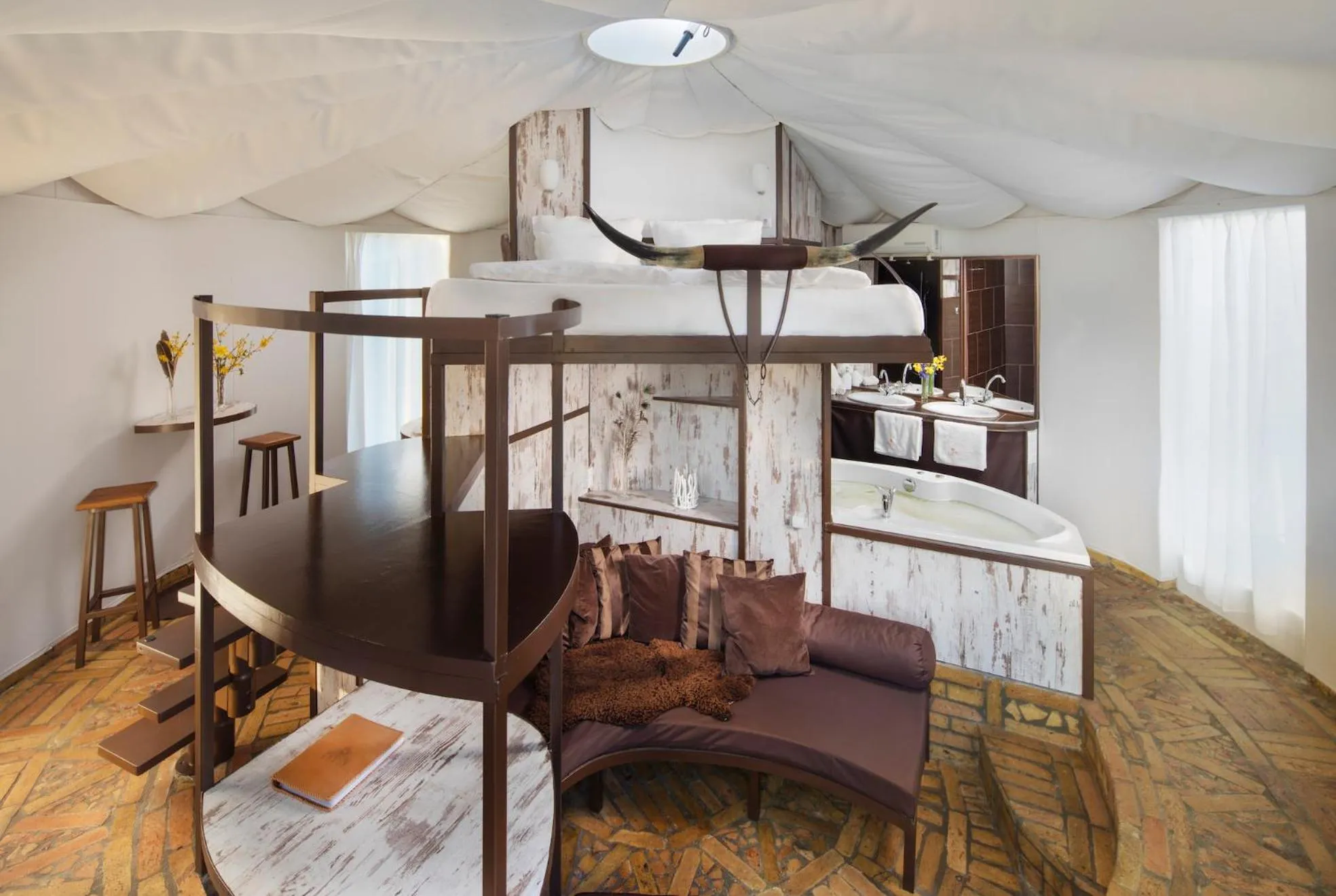 Bed in HOMOKI LODGE Bed & Beyond Glamping Adult Only