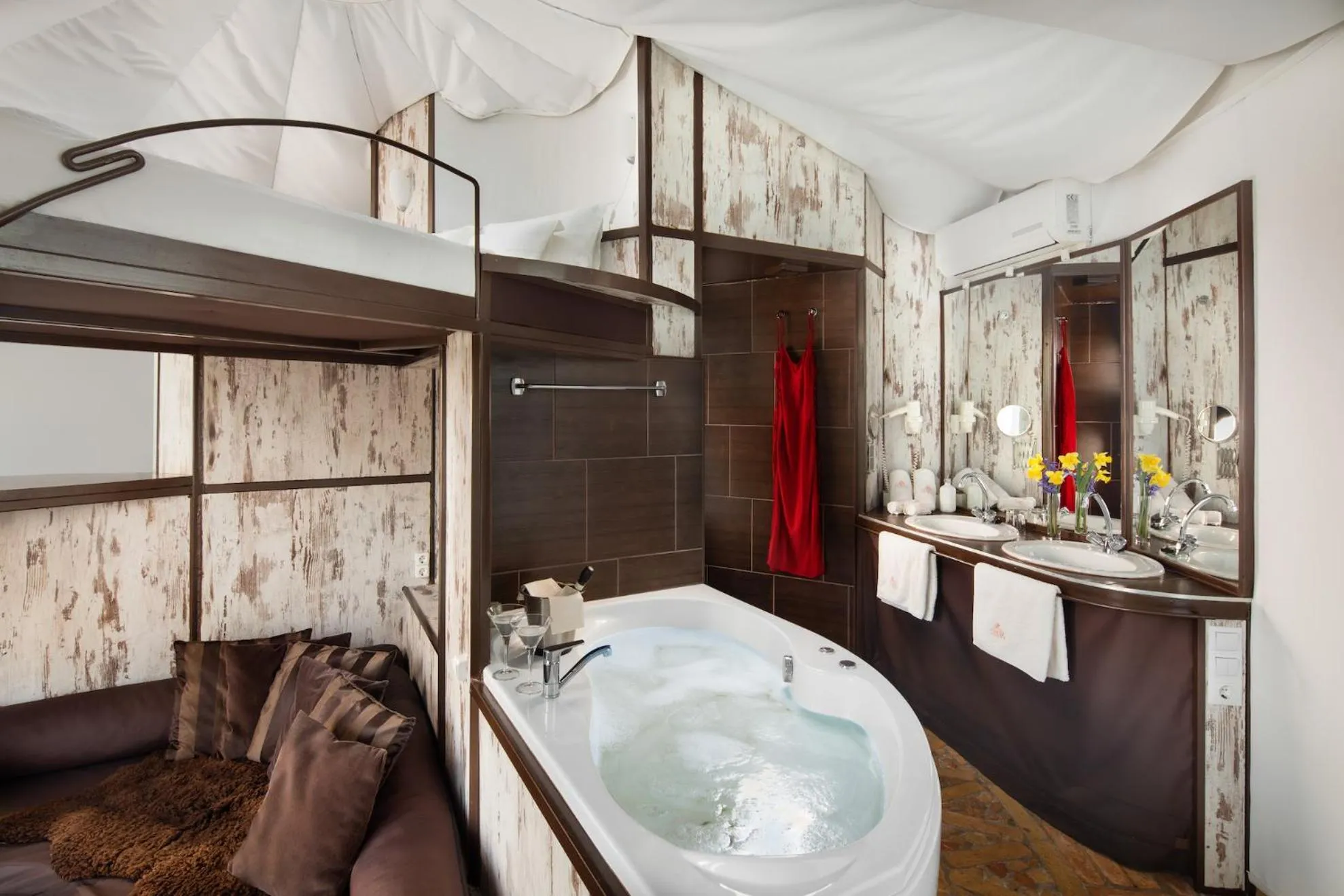 Bathroom in HOMOKI LODGE Bed & Beyond Glamping Adult Only