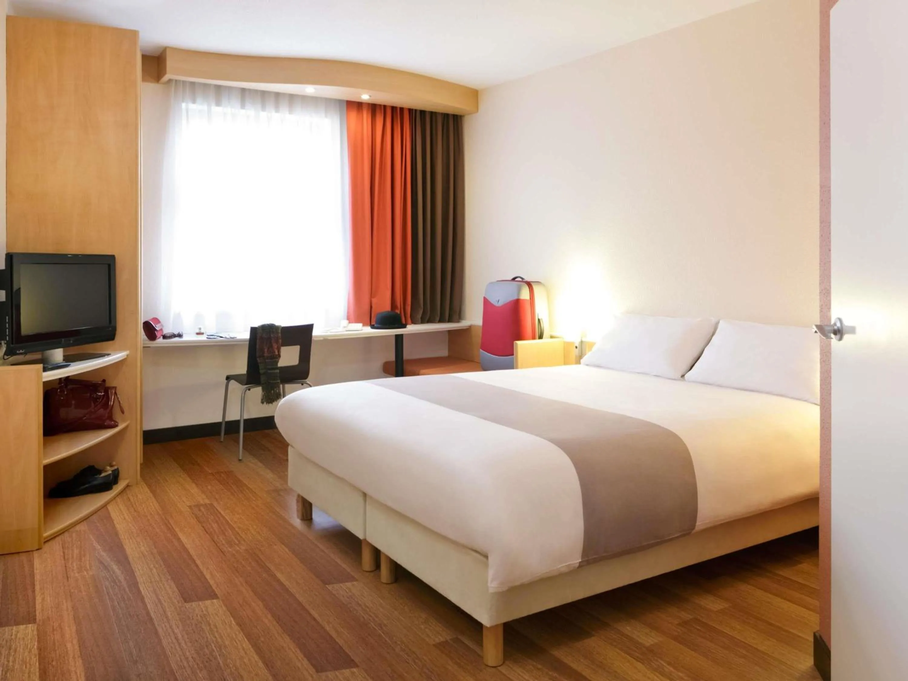 Property building, Bed in Ibis Bratislava Centrum