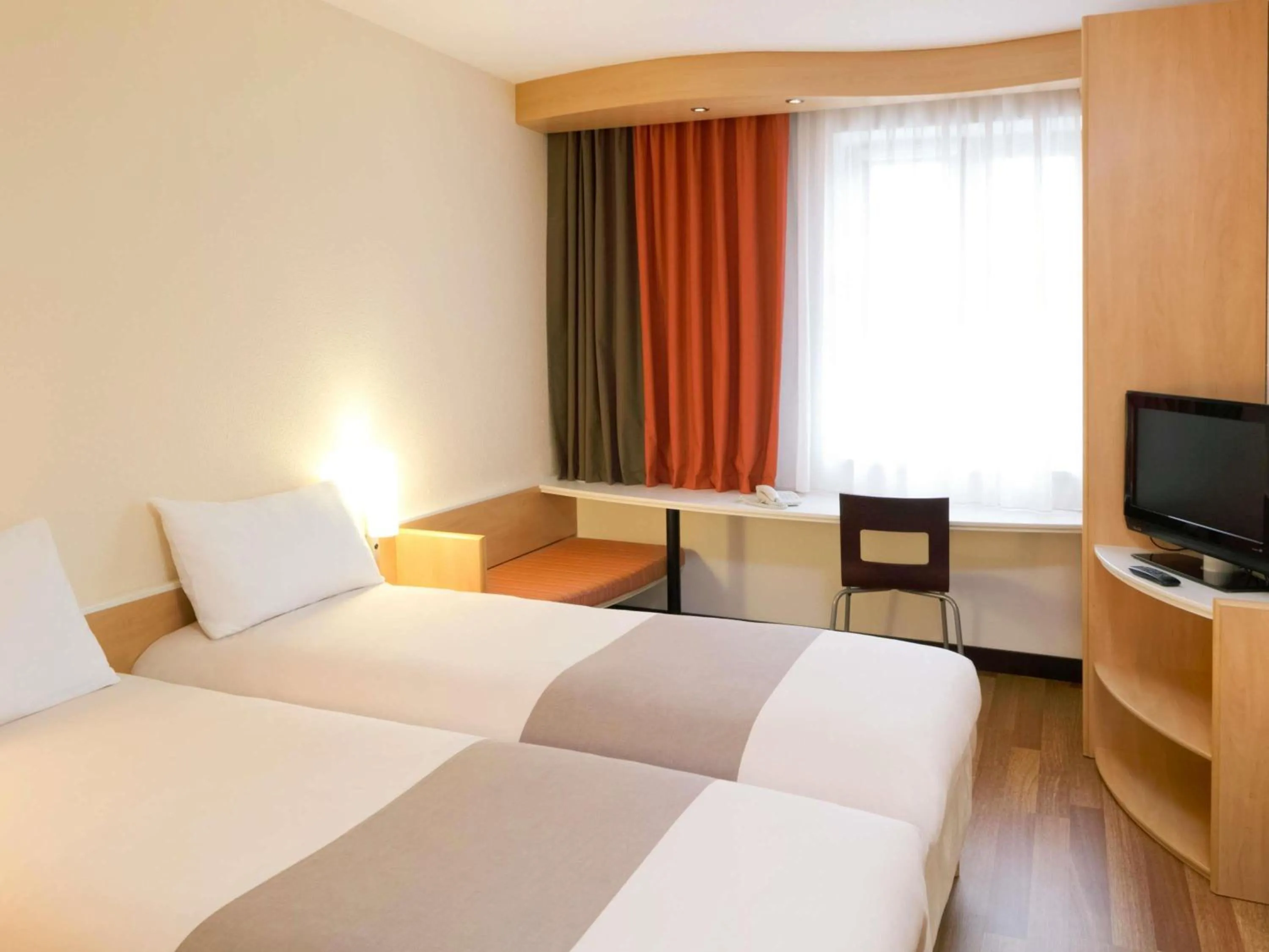 Property building, Bed in Ibis Bratislava Centrum