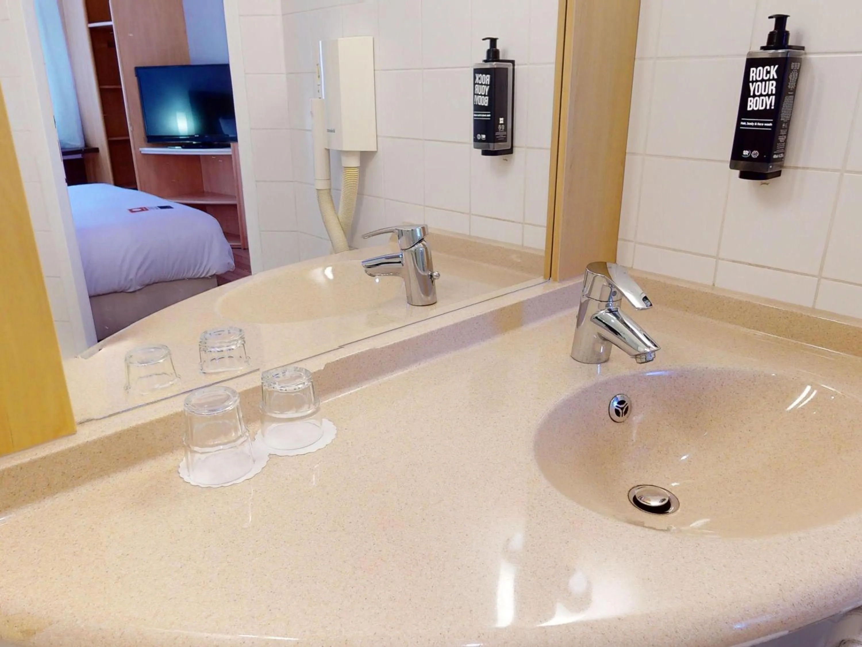 Bedroom in Ibis Bratislava Centrum