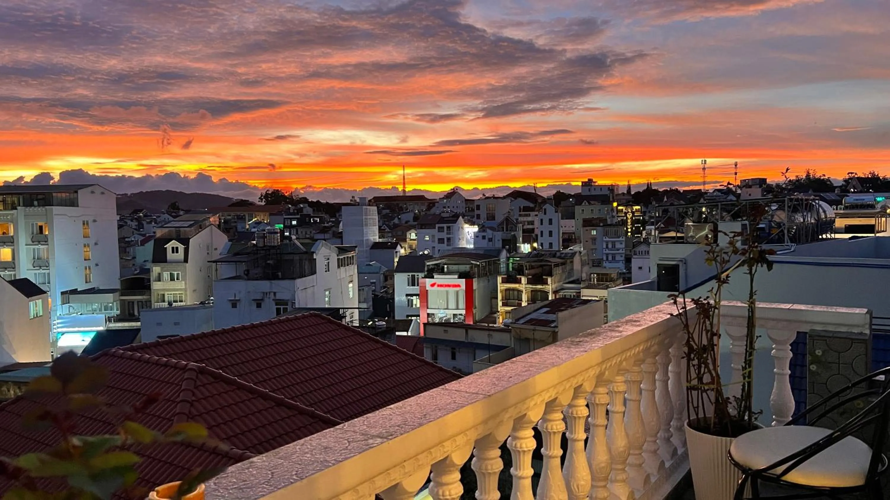 Sunset in Villa - Hotel Nam Khang 2 Dalat