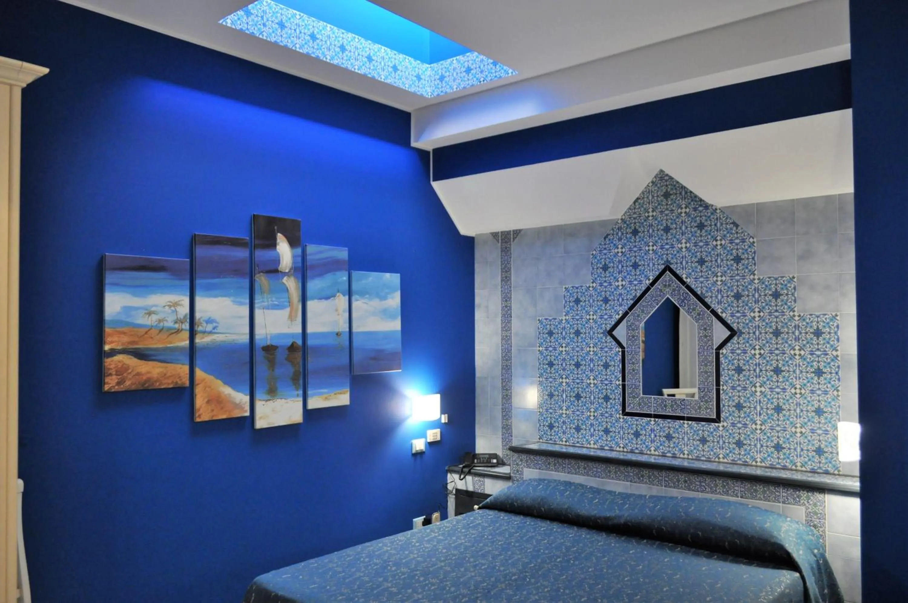 Bedroom, Bed in Al-Tair